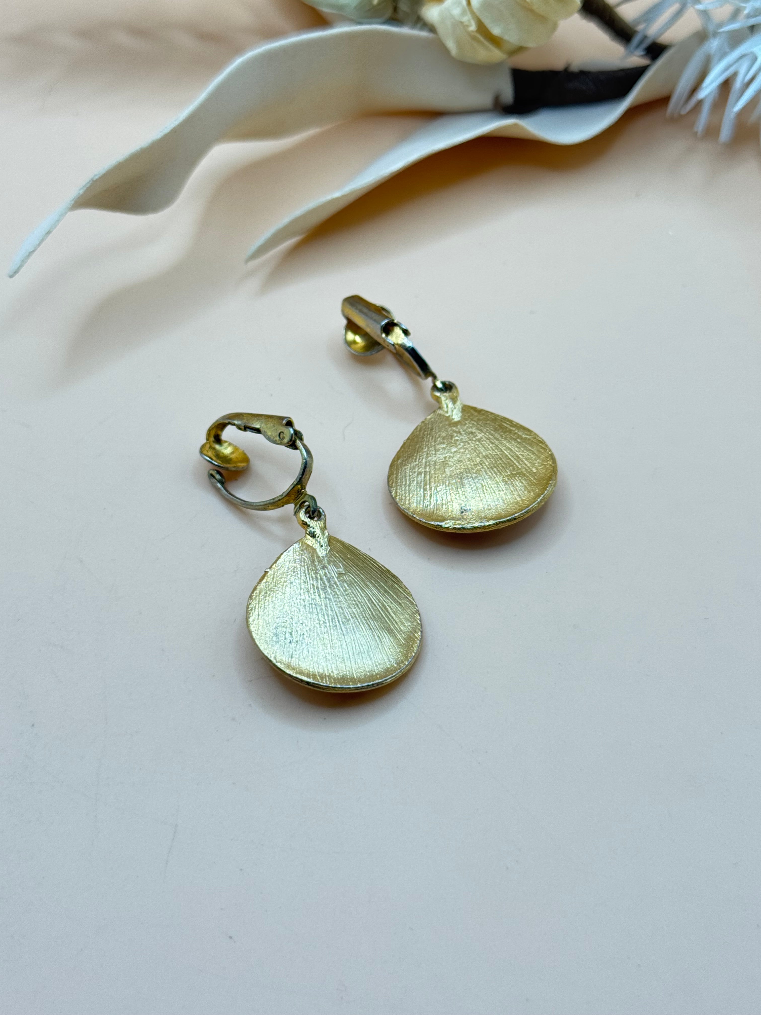 Vintage Gold Tone Clear Rhinestone Shell Drop Clip-On Earrings