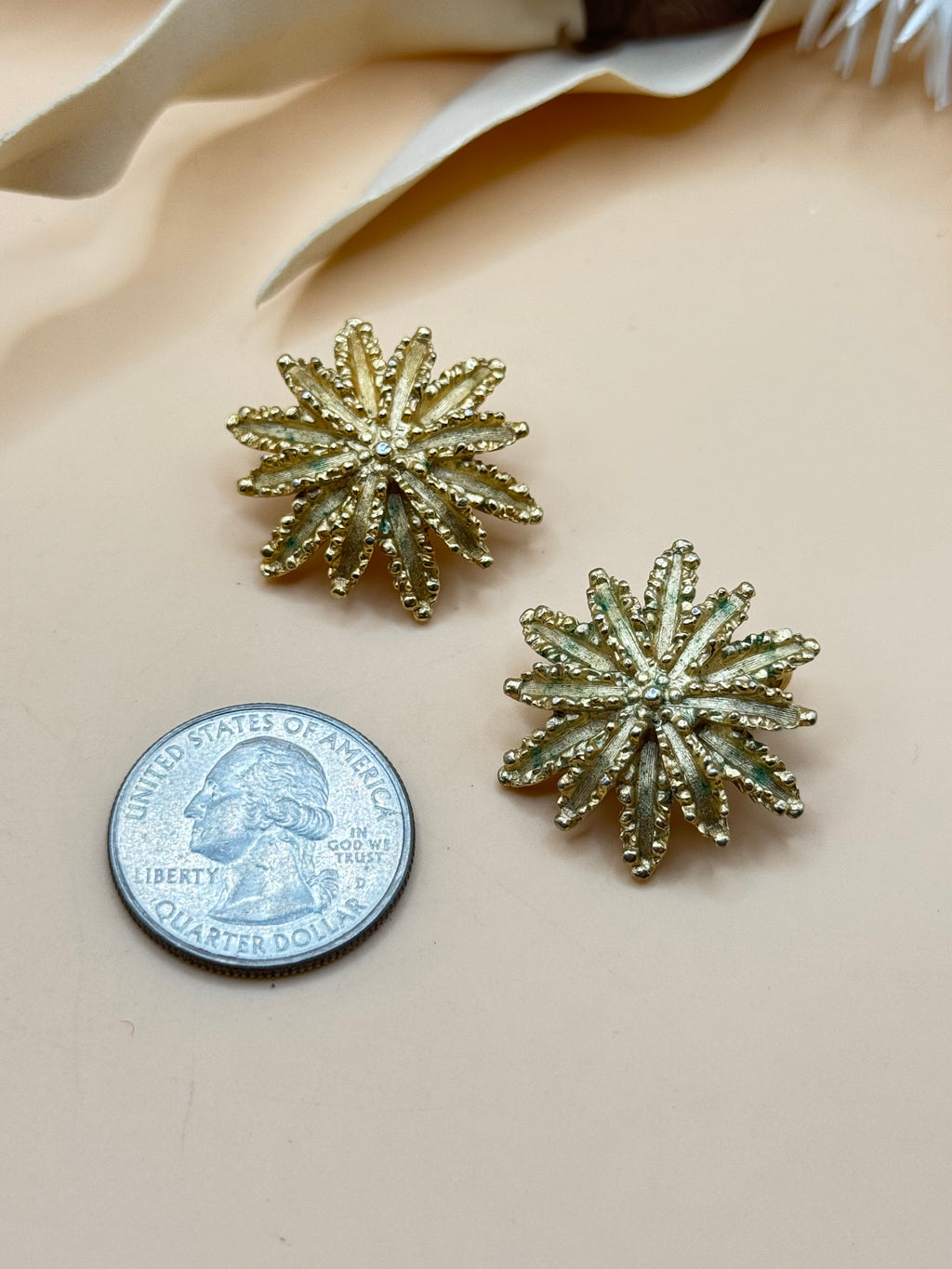 Vintage Avon Gold Tone Sunburst Flower Clip-On Earrings