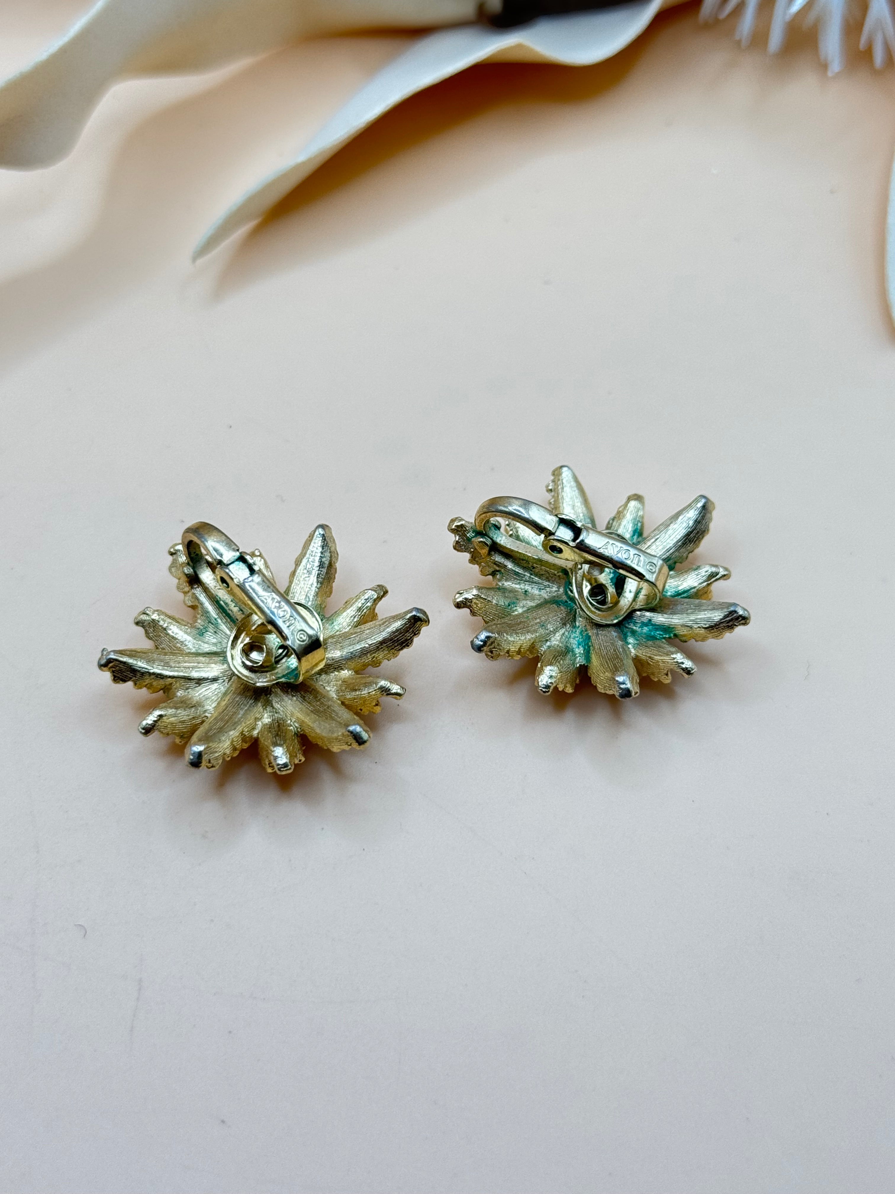 Vintage Avon Gold Tone Sunburst Flower Clip-On Earrings