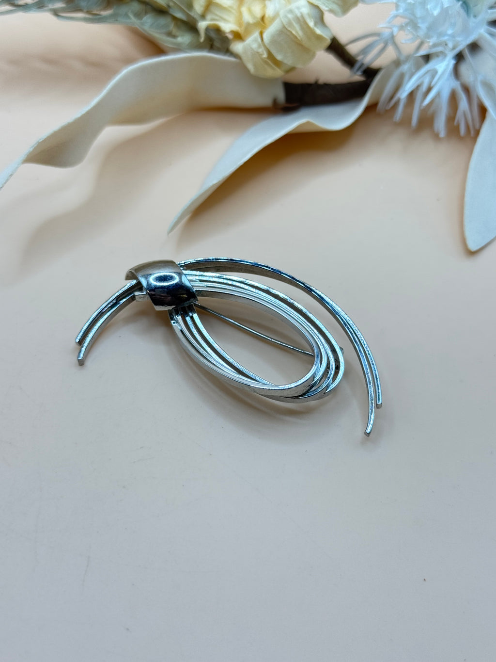 Vintage Silver Tone Modernist Loop Brooch