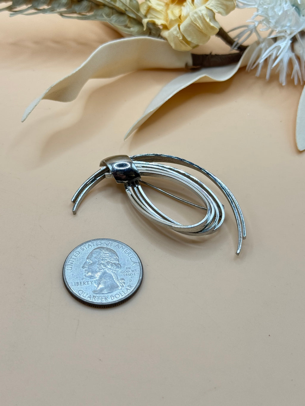 Vintage Silver Tone Modernist Loop Brooch