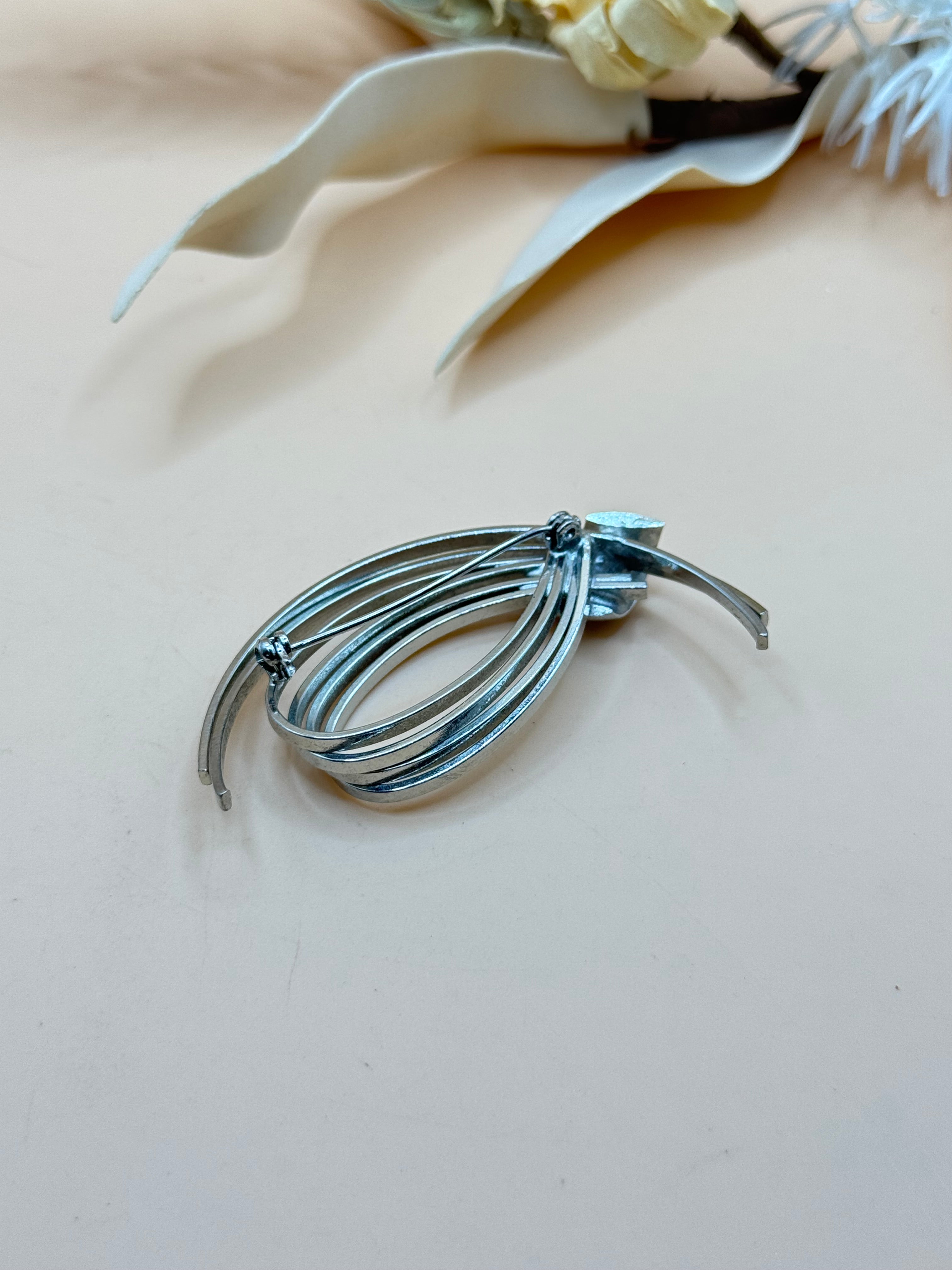 Vintage Silver Tone Modernist Loop Brooch