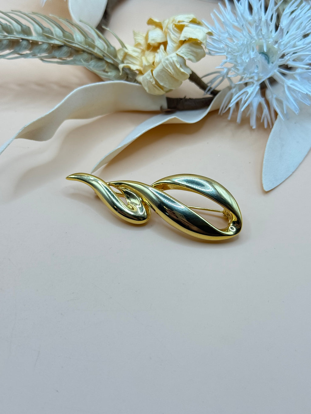 Vintage Gold Tone Abstract Swirl Brooch