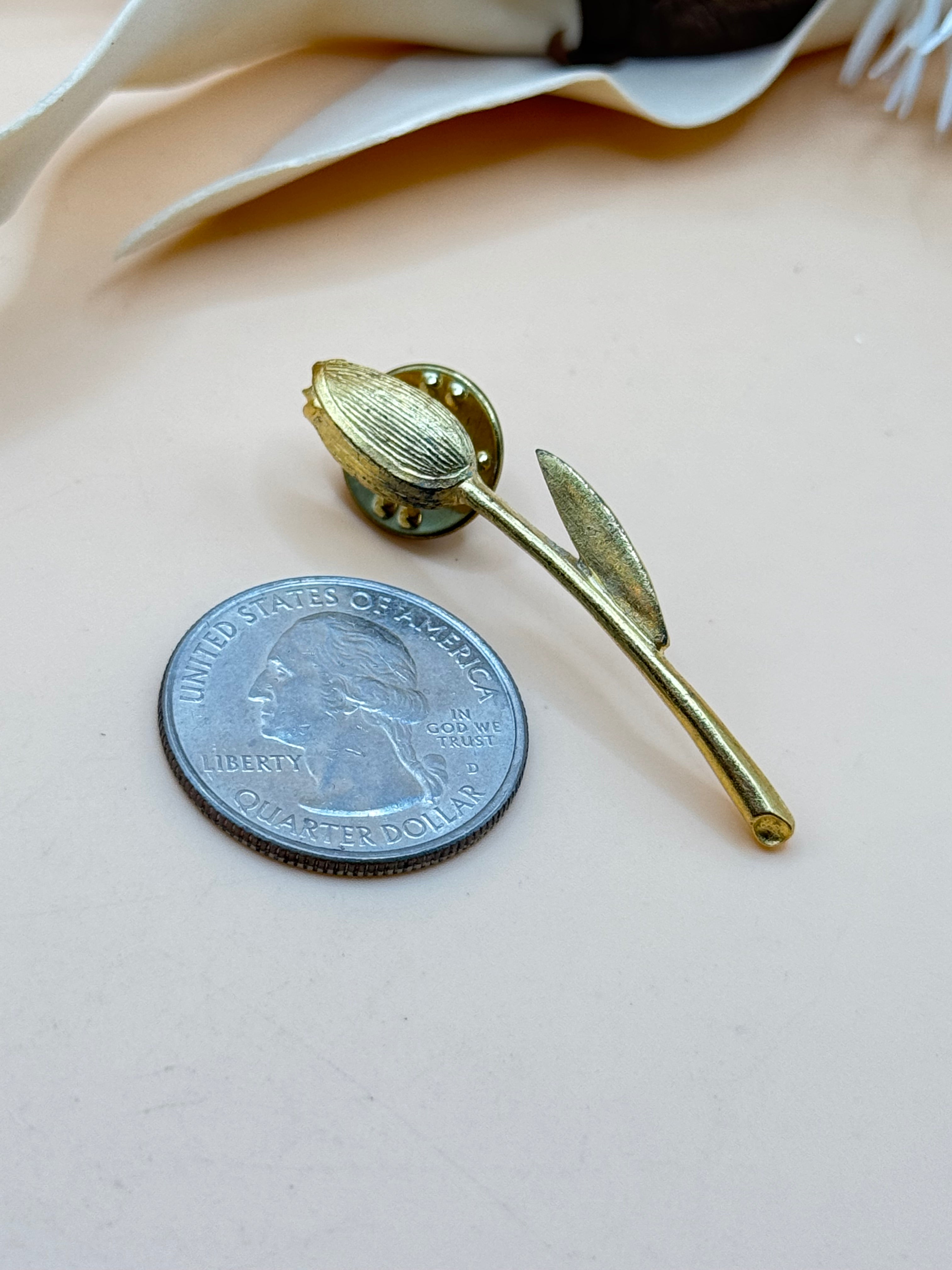 Vintage Gold Tone Tulip Flower Lapel Pin