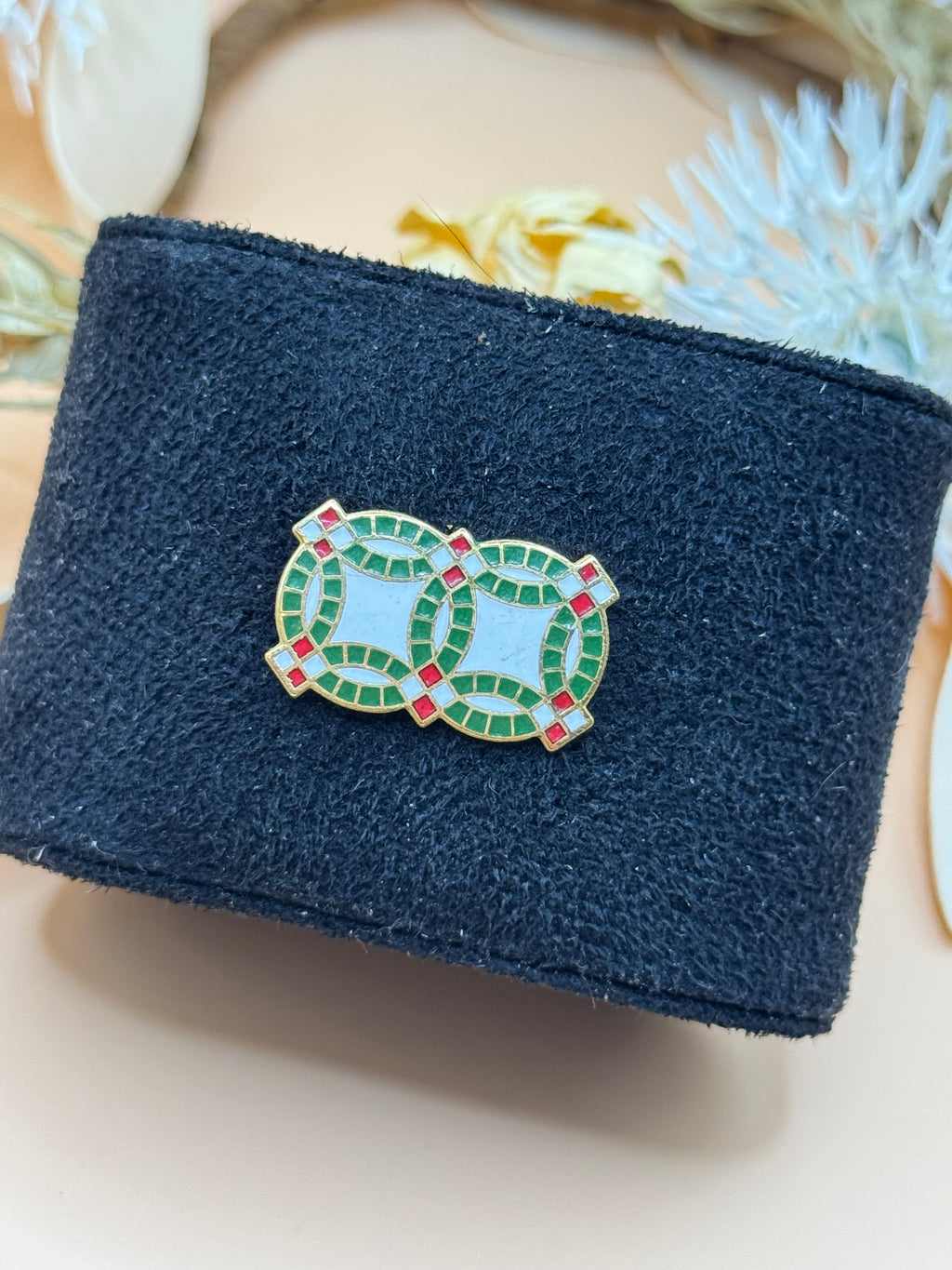 Gold Tone Green Red White Enamel Interlocking Circles Lapel Pin