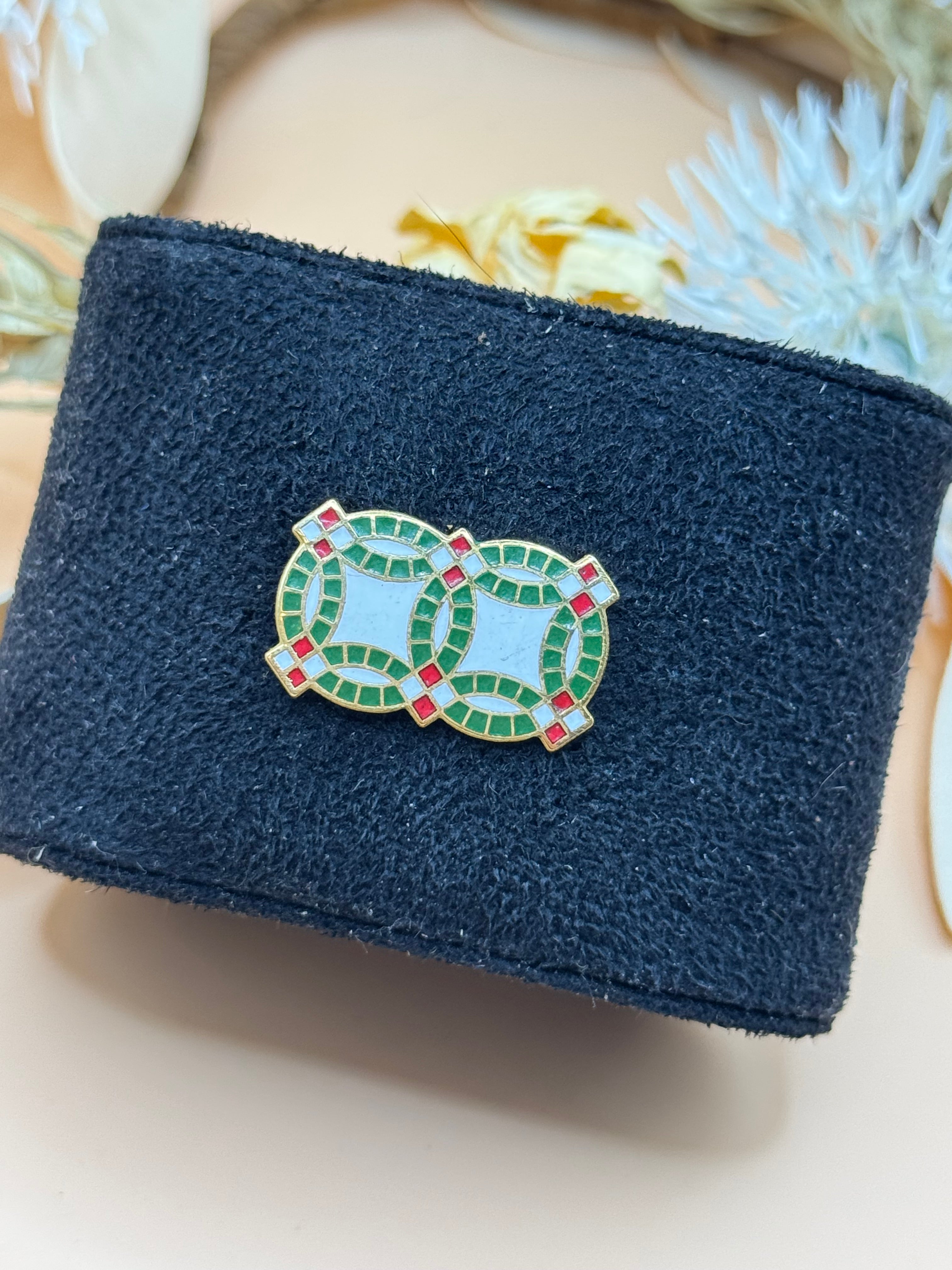 Gold Tone Green Red White Enamel Interlocking Circles Lapel Pin