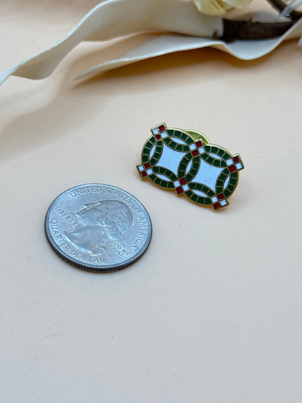 Gold Tone Green Red White Enamel Interlocking Circles Lapel Pin