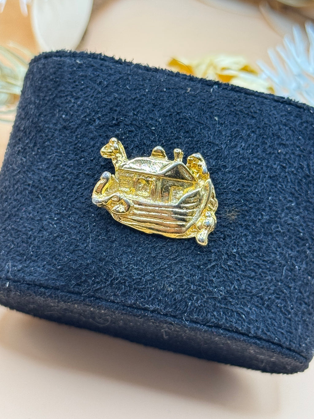 Gold Tone Noah’s Ark Animal Lapel Pin