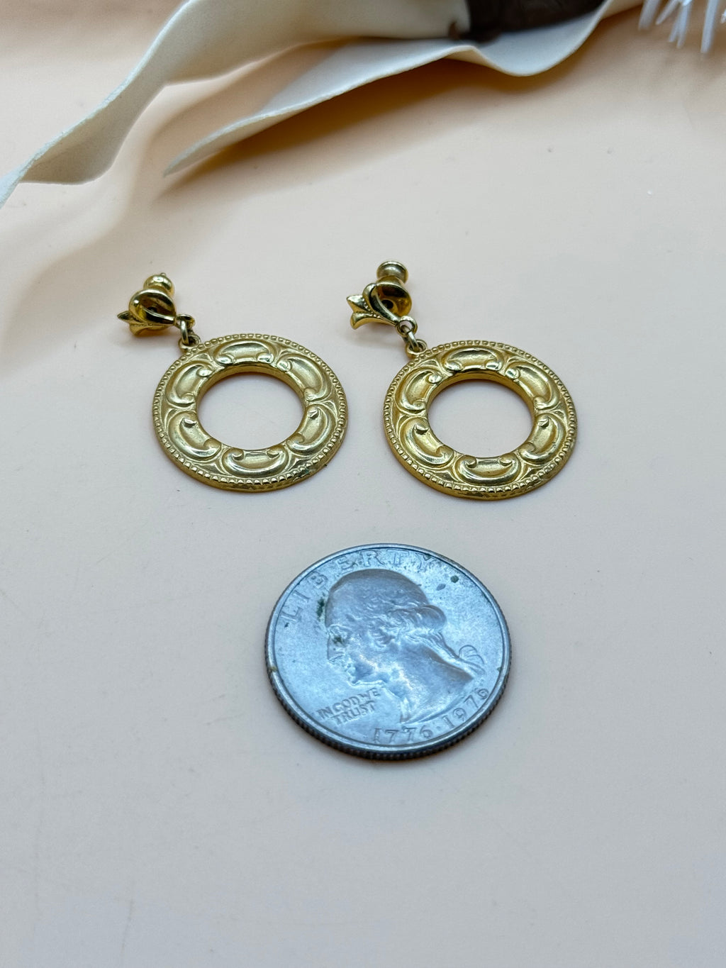 Vintage Gold Tone Ornate Open Circle Dangle Pierced Earrings