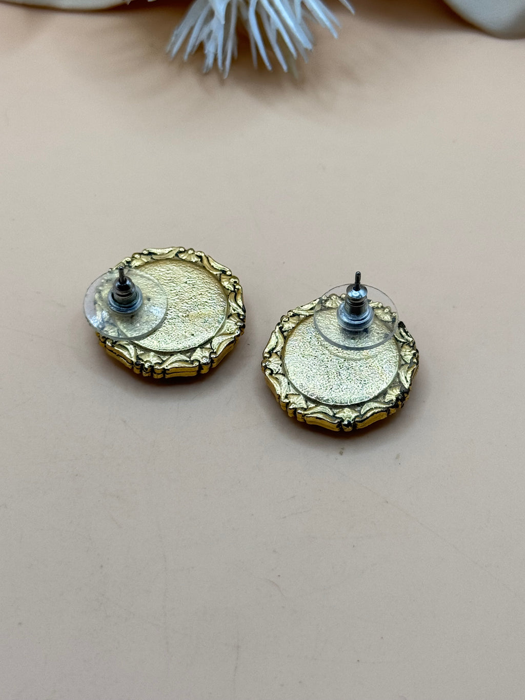 Vintage Gray Swirl Cabochon Gold Tone Ornate Stud Earrings