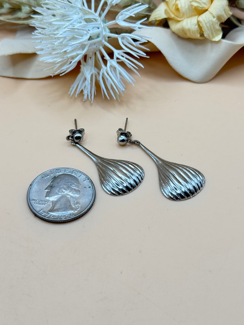 Vintage Silver Tone Ribbed Teardrop Dangle Earrings