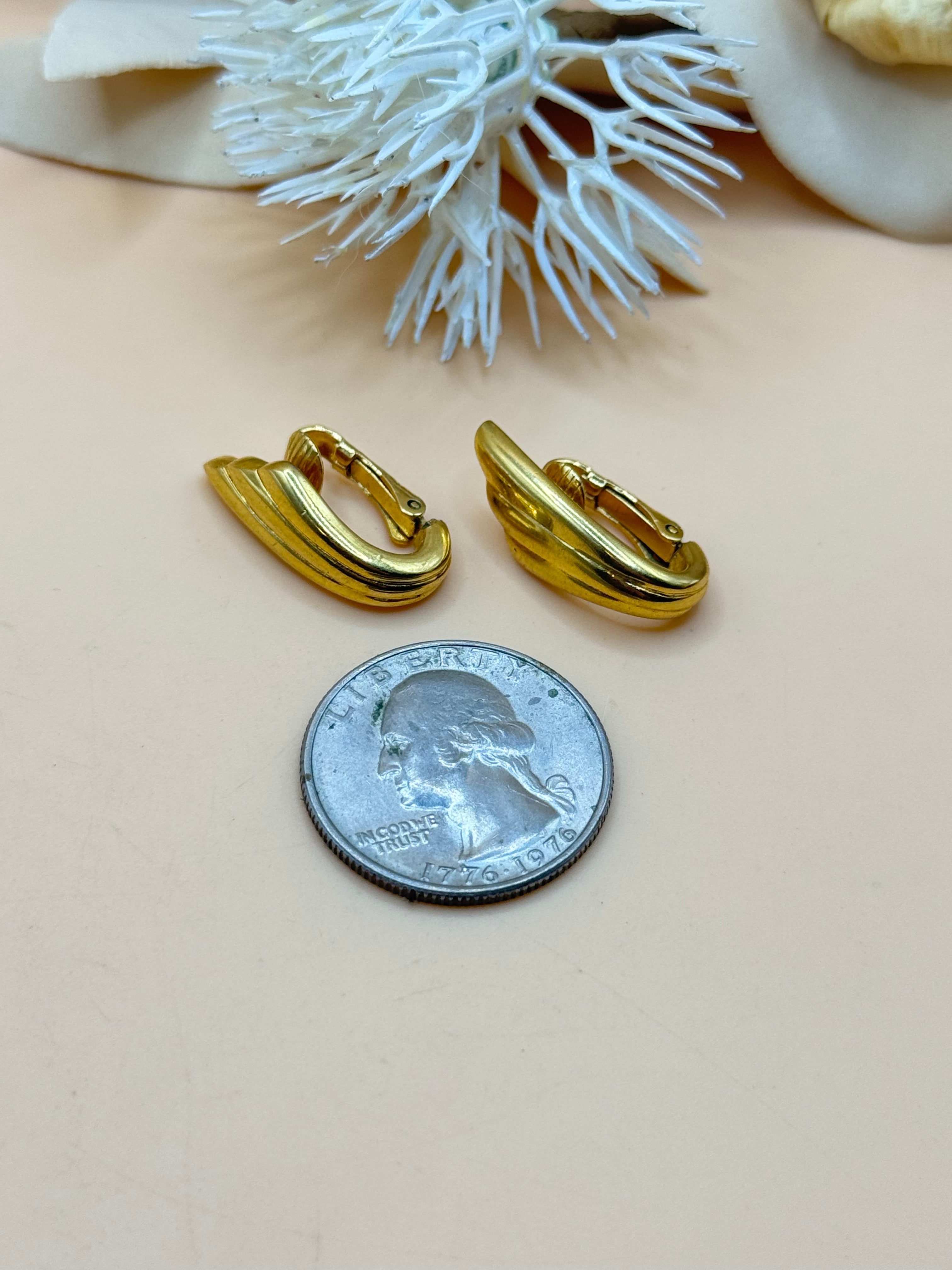 Vintage Trifari Gold Tone Curved Ribbed Clip-On Earrings