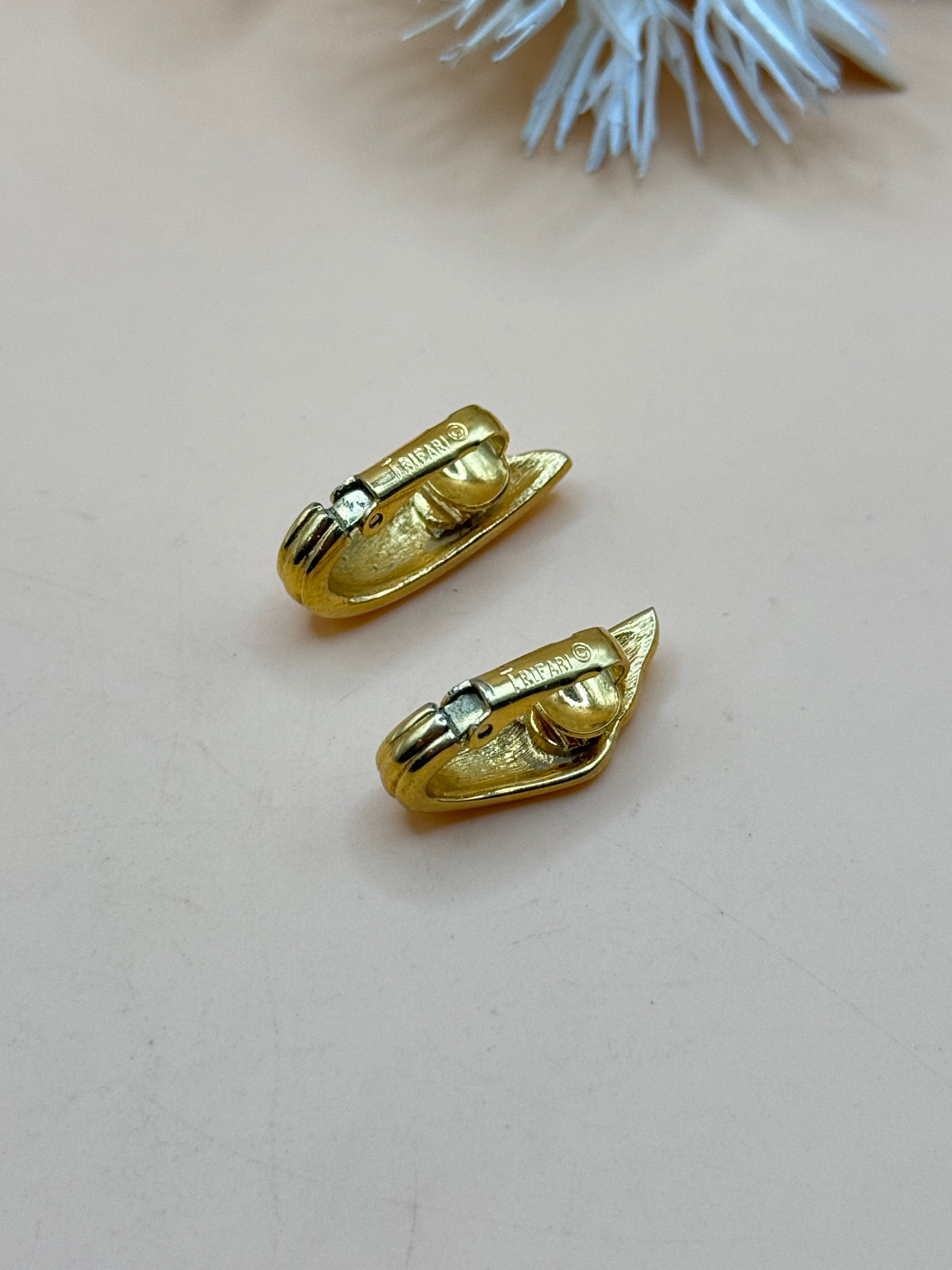 Vintage Trifari Gold Tone Curved Ribbed Clip-On Earrings
