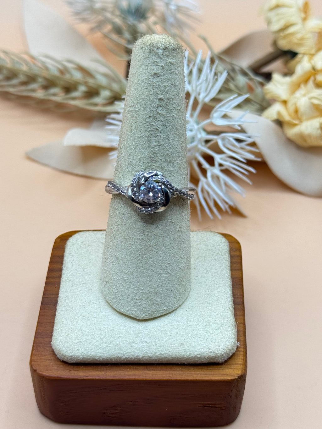 925 Sterling Silver Clear Stone Rose Knot Ring Size 7.5