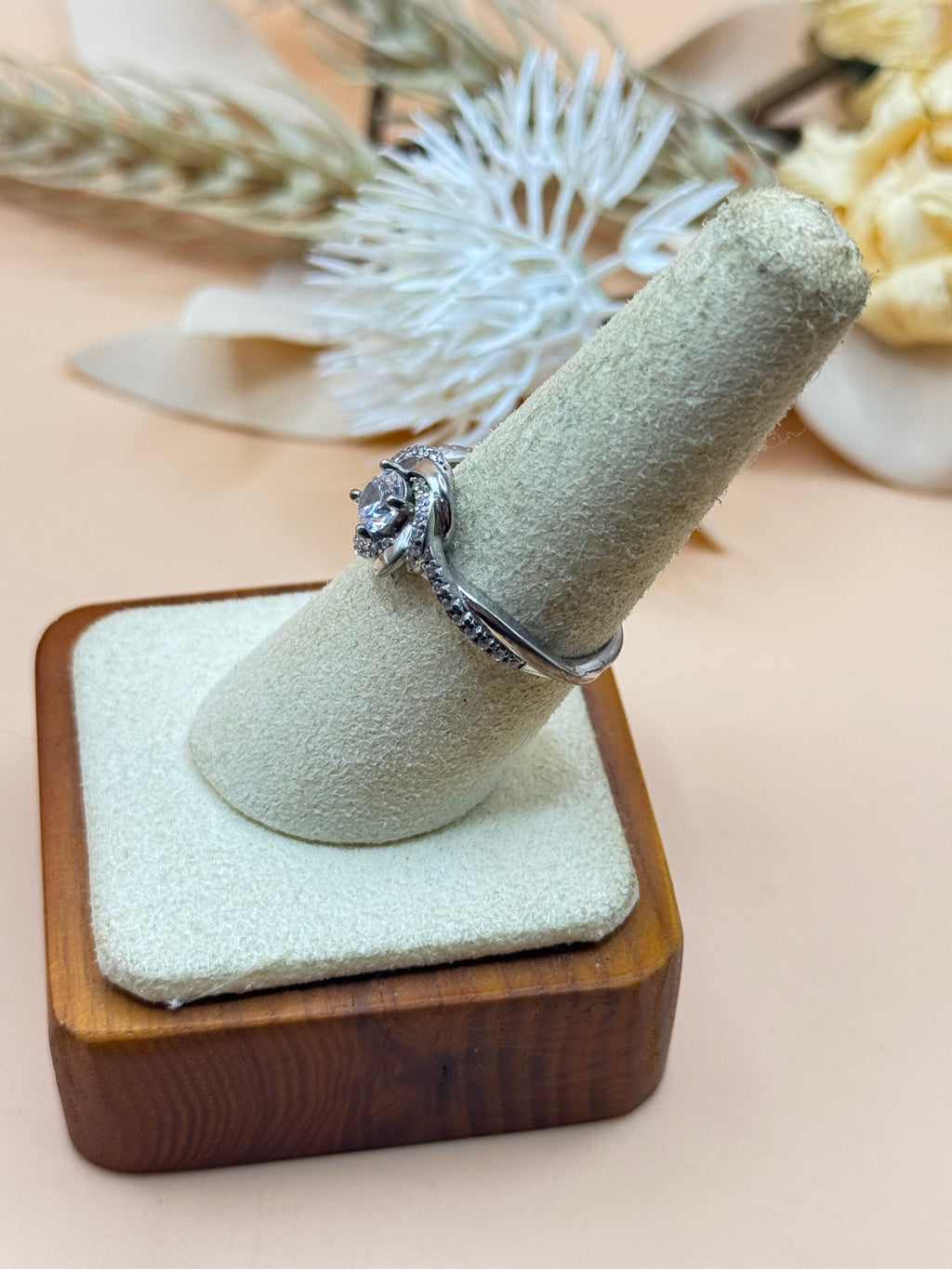 925 Sterling Silver Clear Stone Rose Knot Ring Size 7.5