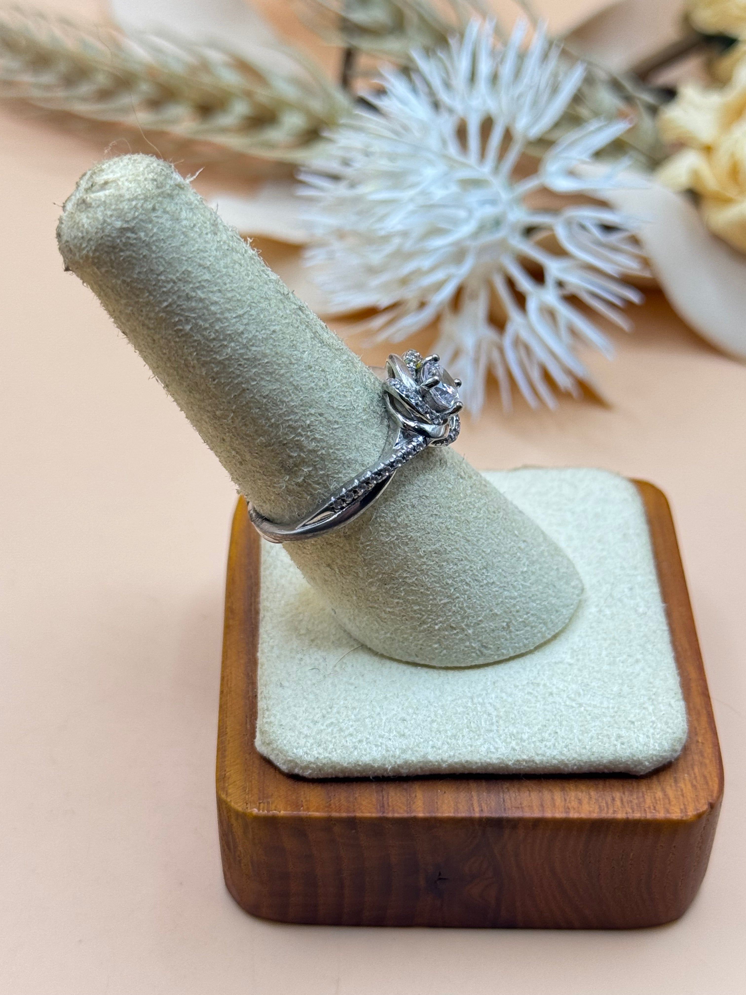 925 Sterling Silver Clear Stone Rose Knot Ring Size 7.5