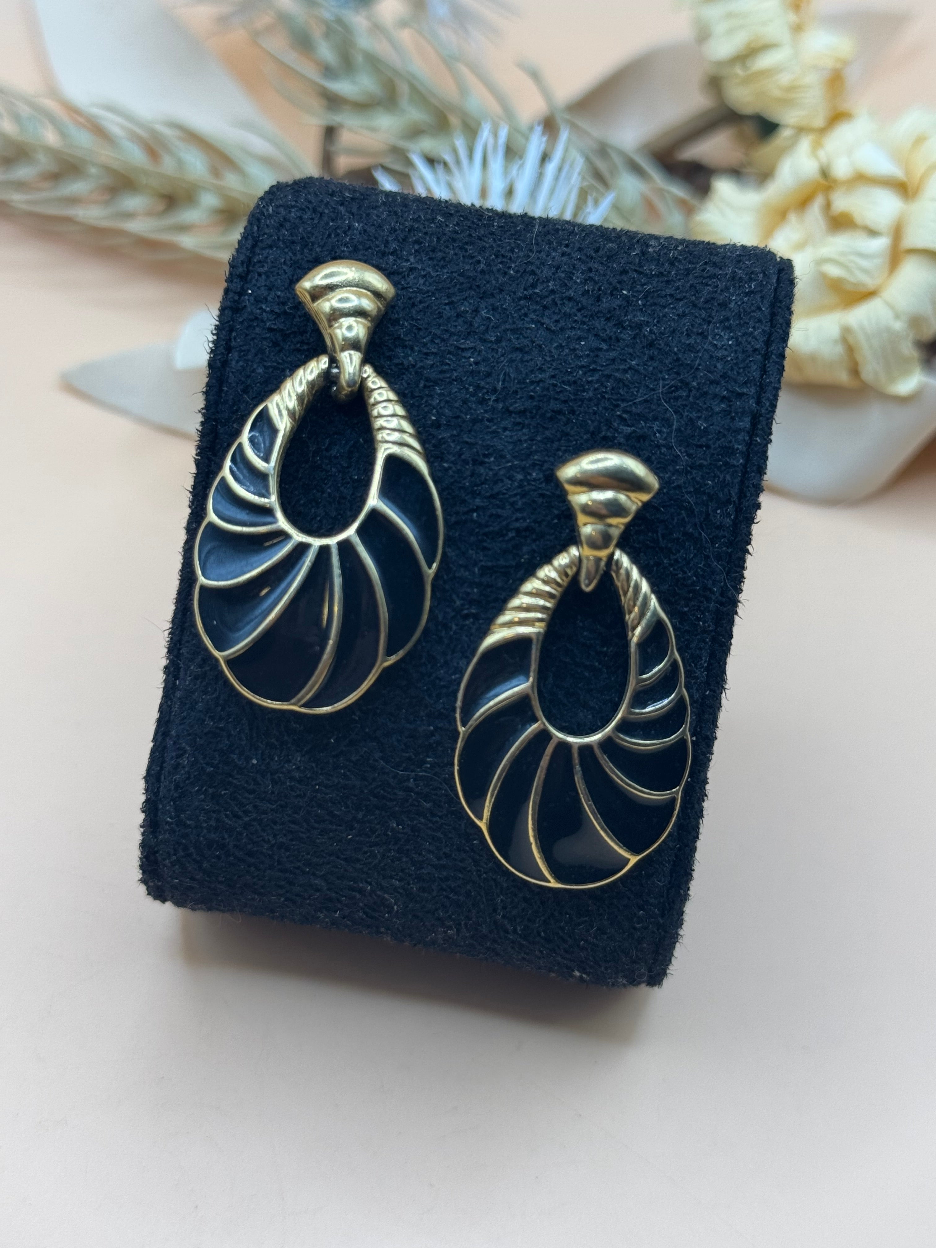 Trifari Black Enamel Gold Tone Teardrop Dangle Earrings Vintage