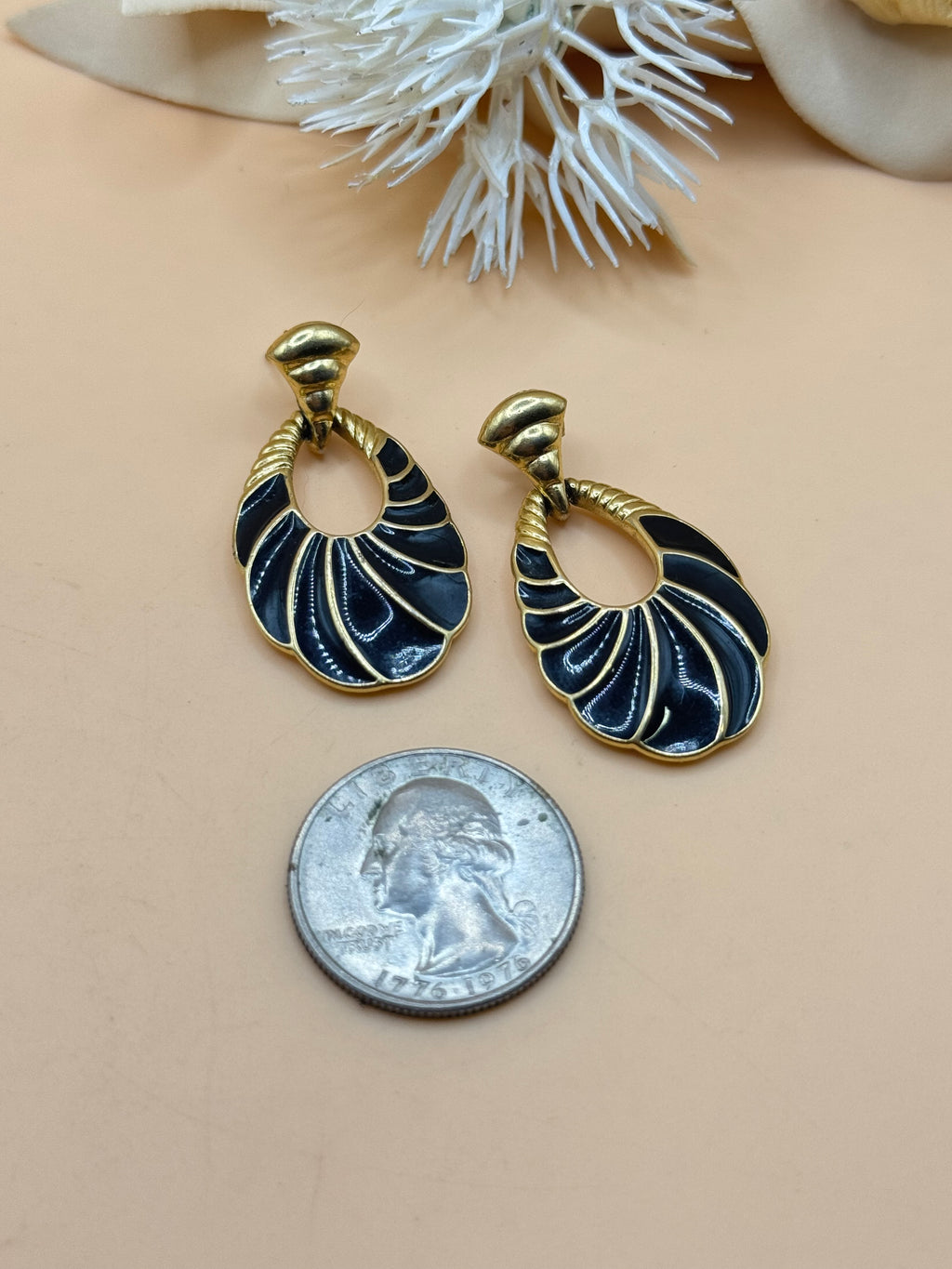 Trifari Black Enamel Gold Tone Teardrop Dangle Earrings Vintage