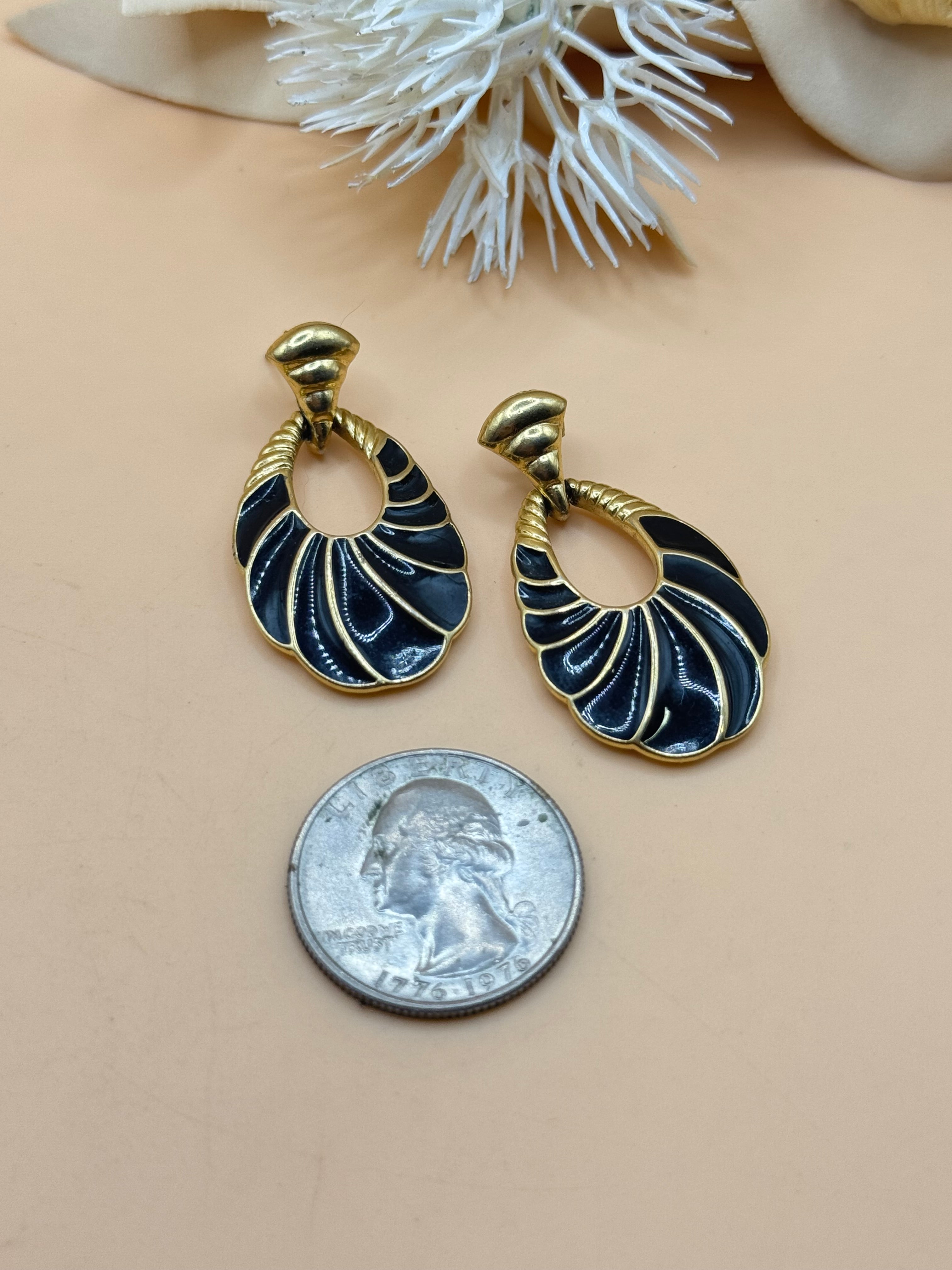 Trifari Black Enamel Gold Tone Teardrop Dangle Earrings Vintage