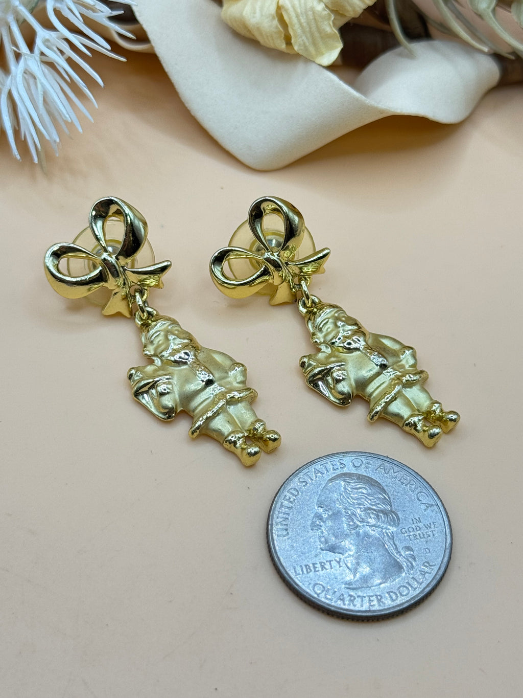 Gold Tone Bow & Santa Claus Dangle Earrings Christmas Holiday Novelty