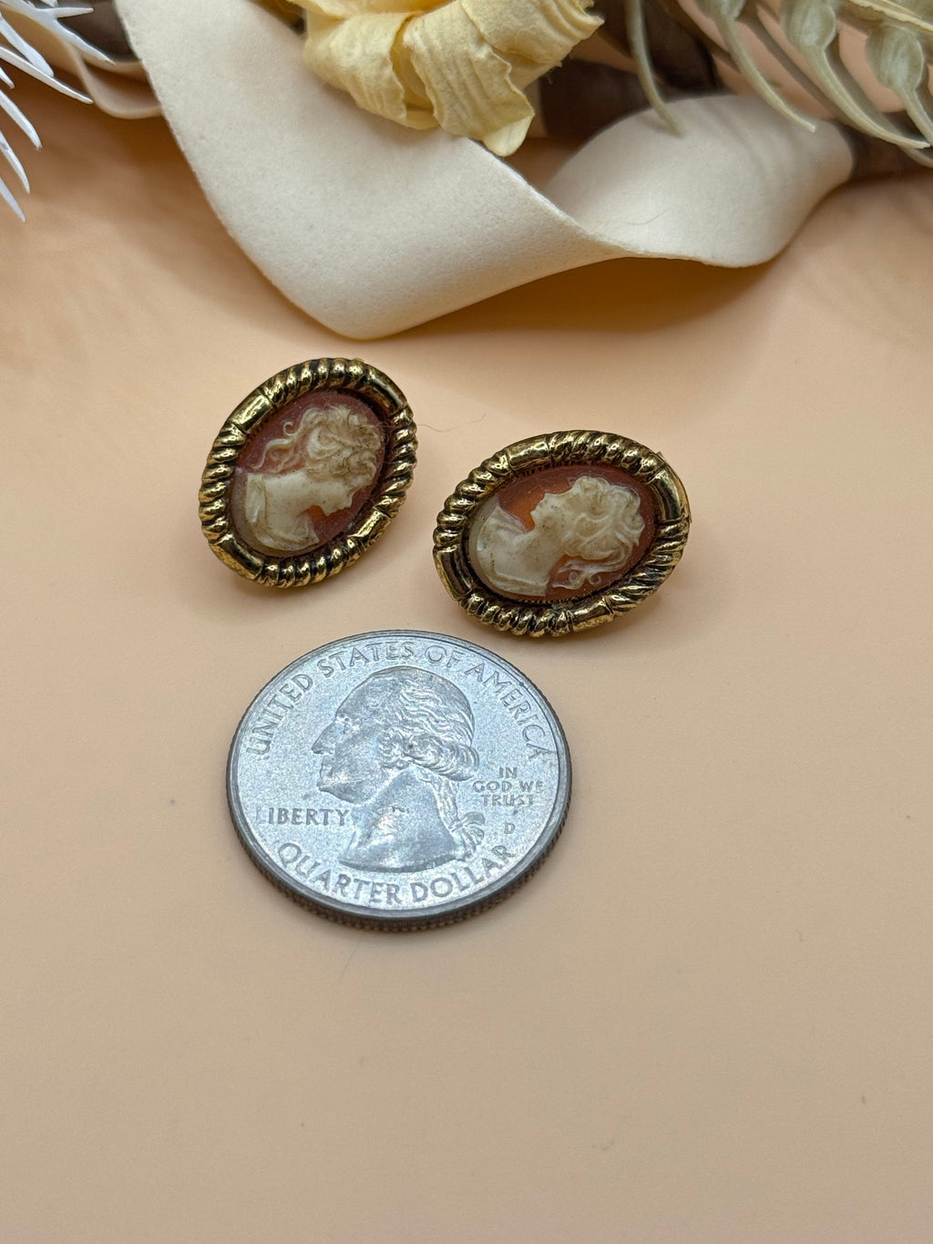 Vintage Gold Tone Cameo Oval Stud Earrings