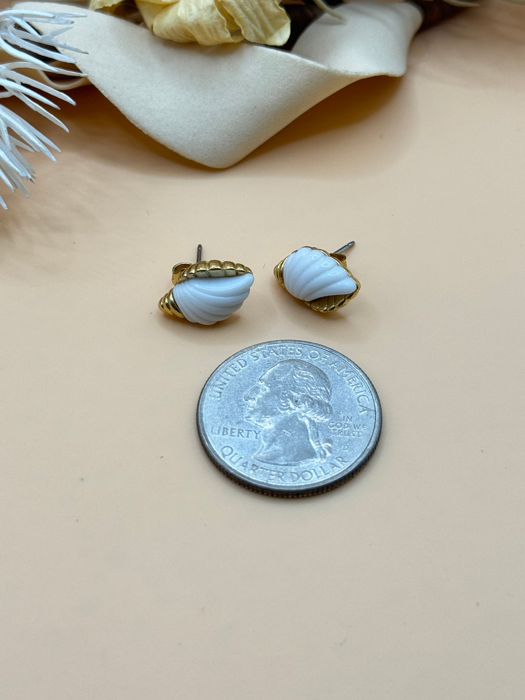 Avon Gold Tone White Seashell Shell Stud Earrings Coastal Beach Vintage
