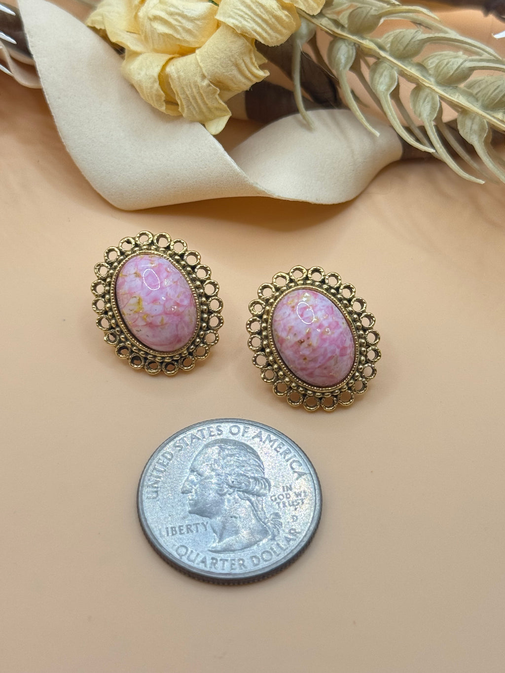 1928 Pink Marbled Cabochon Gold Tone Oval Filigree Stud Earrings