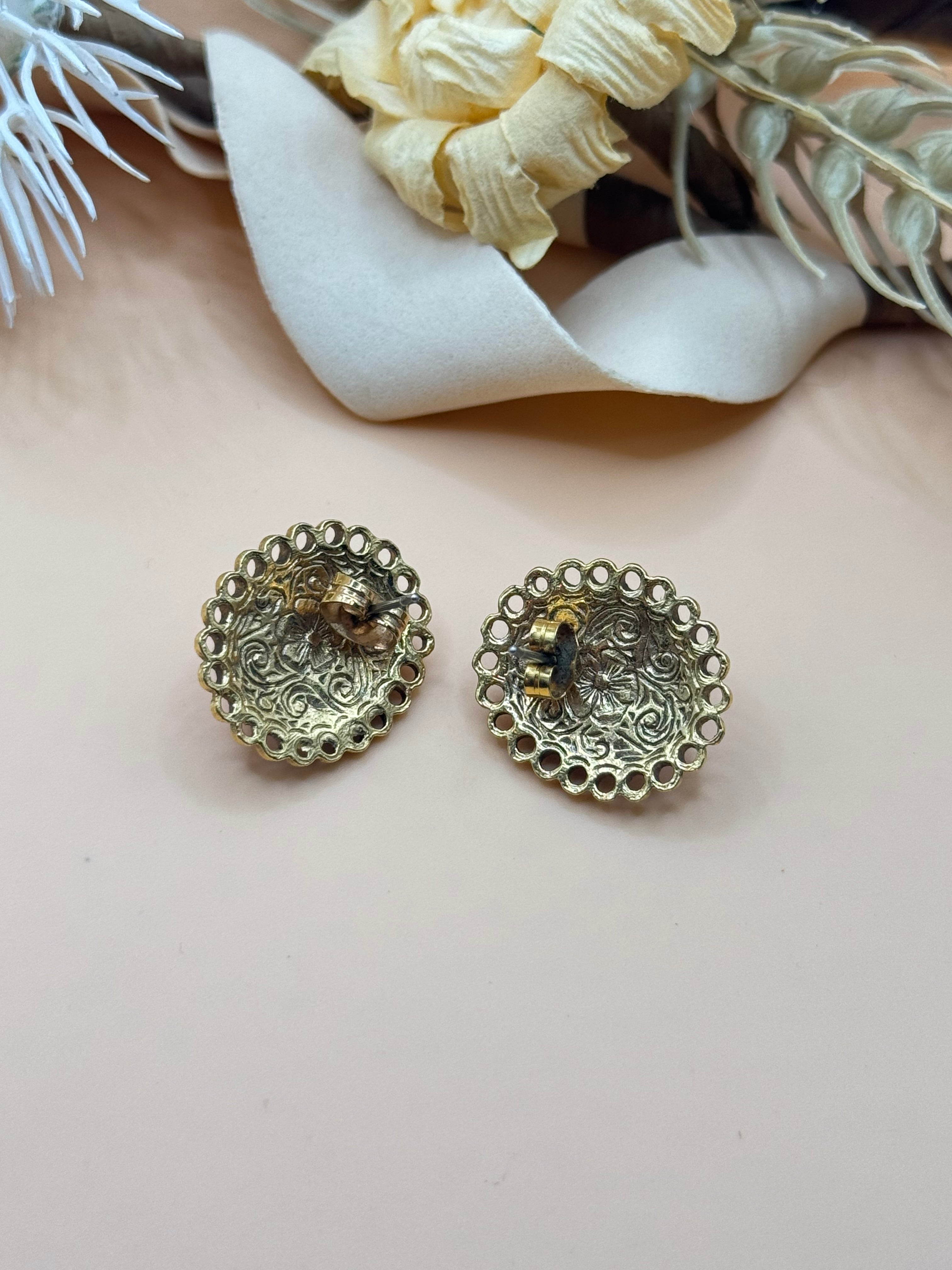 1928 Pink Marbled Cabochon Gold Tone Oval Filigree Stud Earrings