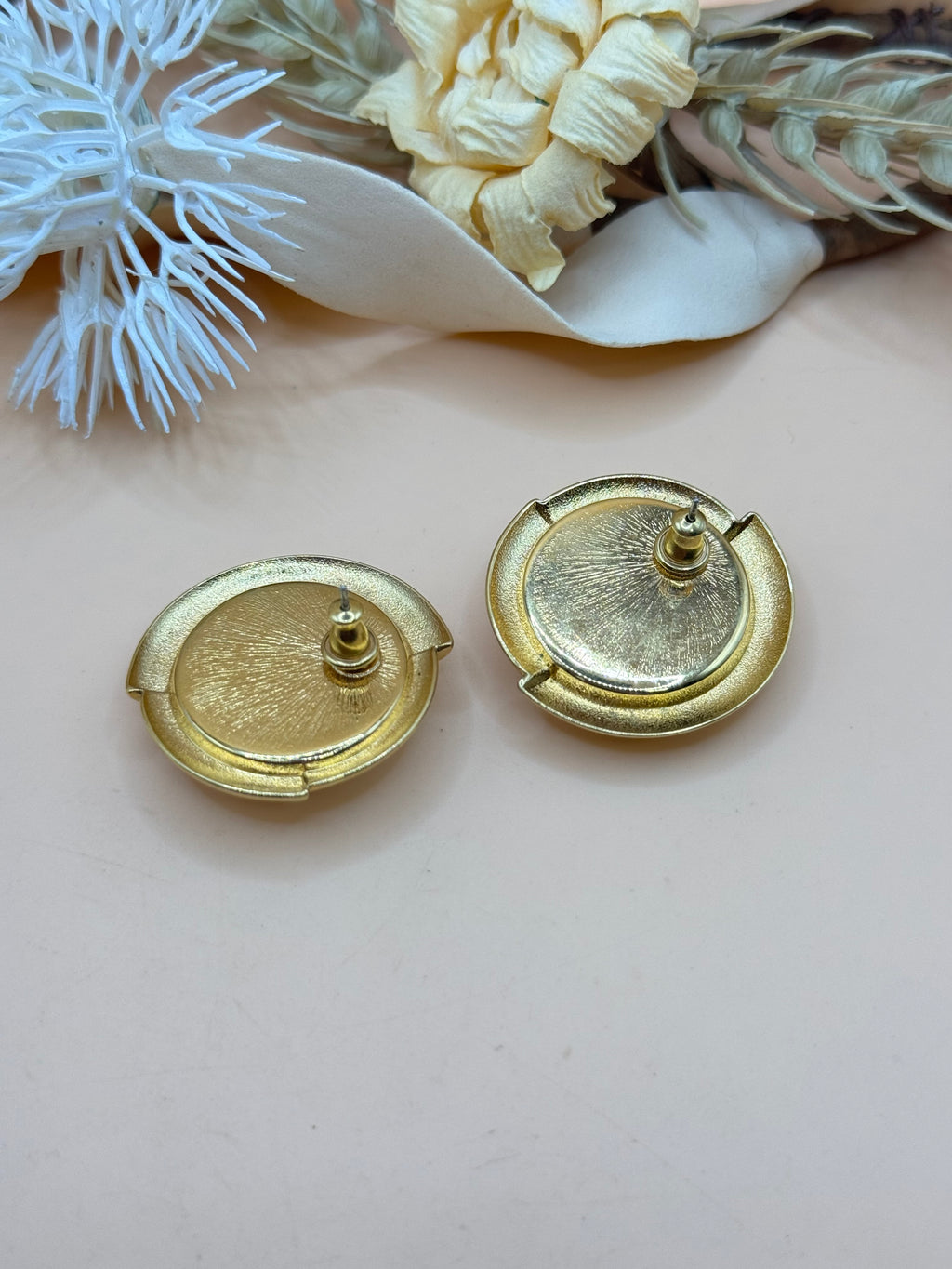 Vintage Gold Tone White Lucite Cabochon Round Statement Stud Earrings Retro