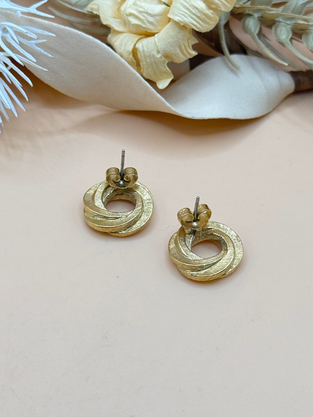 Gold Tone Swirl Circle Stud Earrings Textured Knot Open Round Earrings