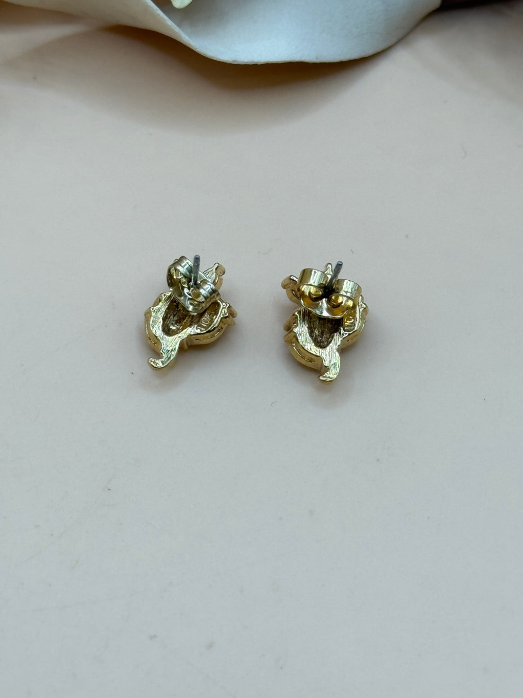 Avon Gold Tone Blue Rhinestone Flower Stud Earrings Green Enamel Leaves
