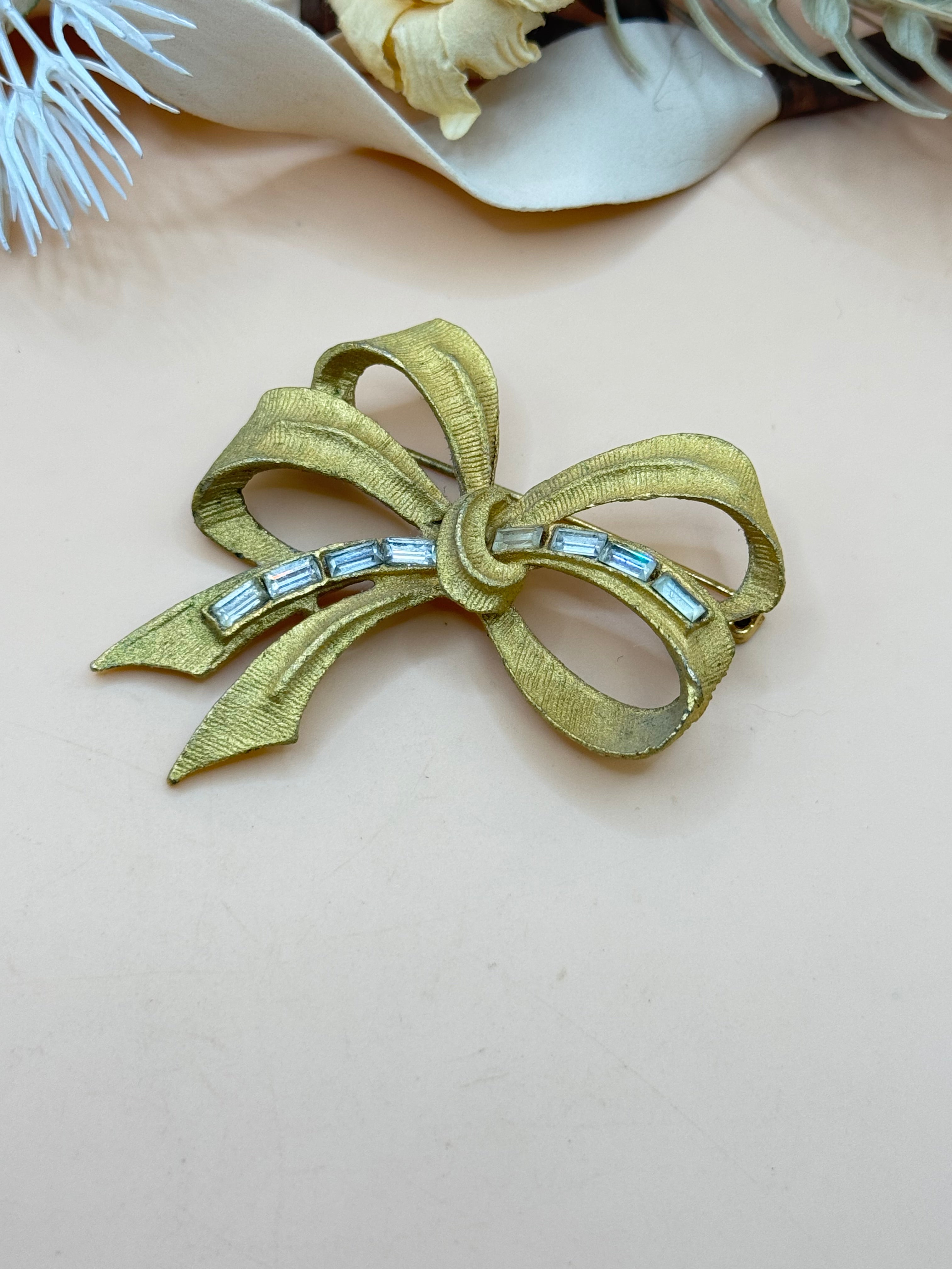 Vintage Gold Tone Ribbon Bow Brooch Pin Clear Baguette Rhinestones