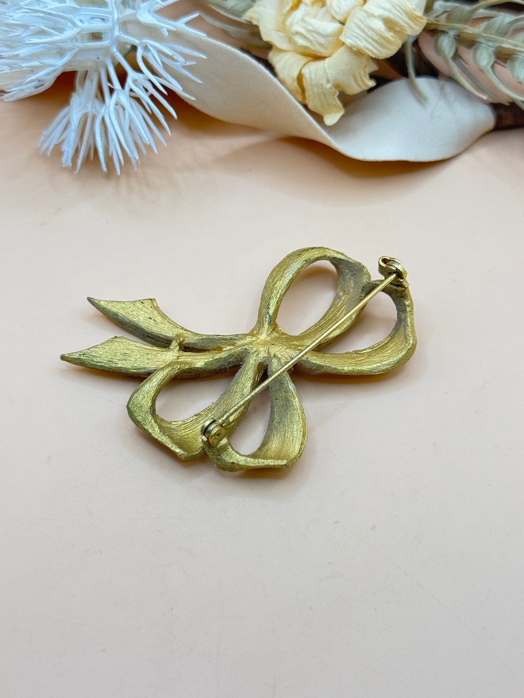 Vintage Gold Tone Ribbon Bow Brooch Pin Clear Baguette Rhinestones