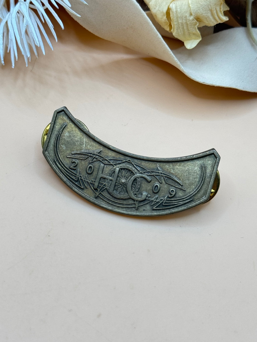 2009 HOG Harley Owners Group Brass Tone Rocker Bar Pin Motorcycle Badge