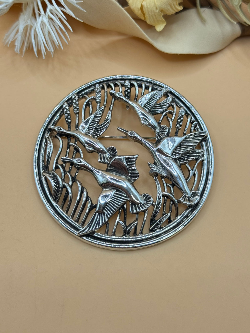 Vintage Sarah Coventry Flying Geese Round Silver Tone Brooch Nature Bird Pin