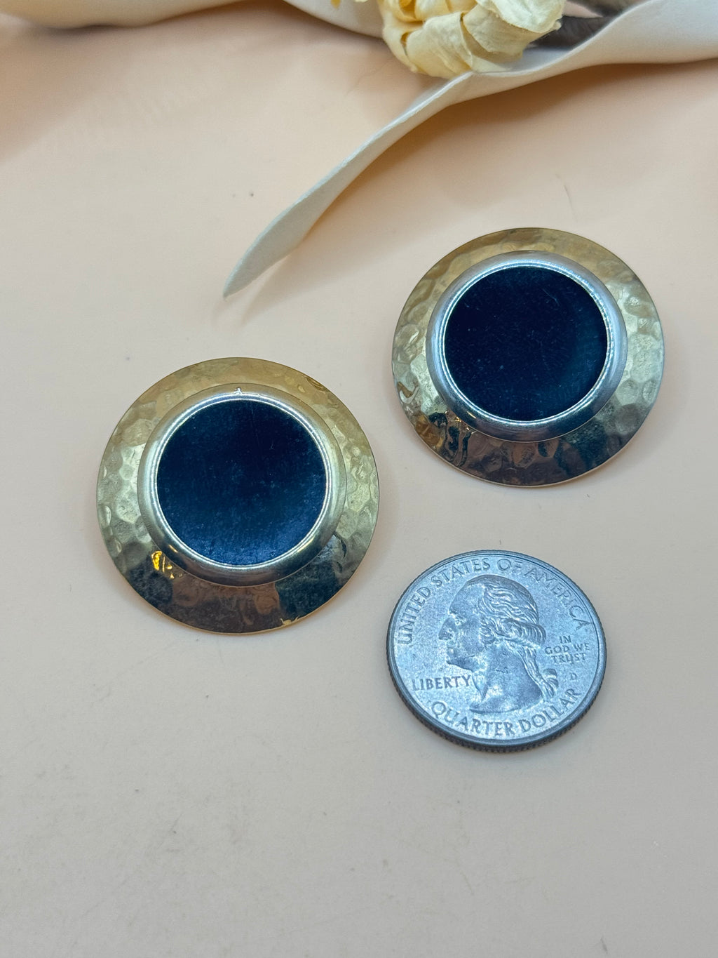 Vintage Gold Tone Black Center Hammered Round Statement Stud Earrings