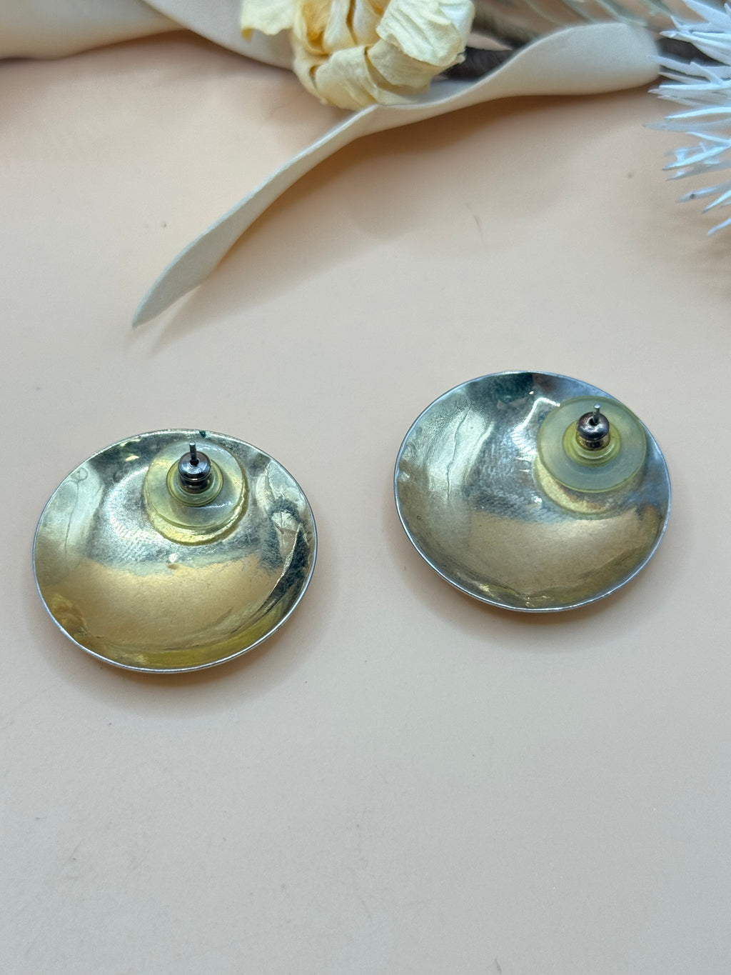 Vintage Gold Tone Black Center Hammered Round Statement Stud Earrings