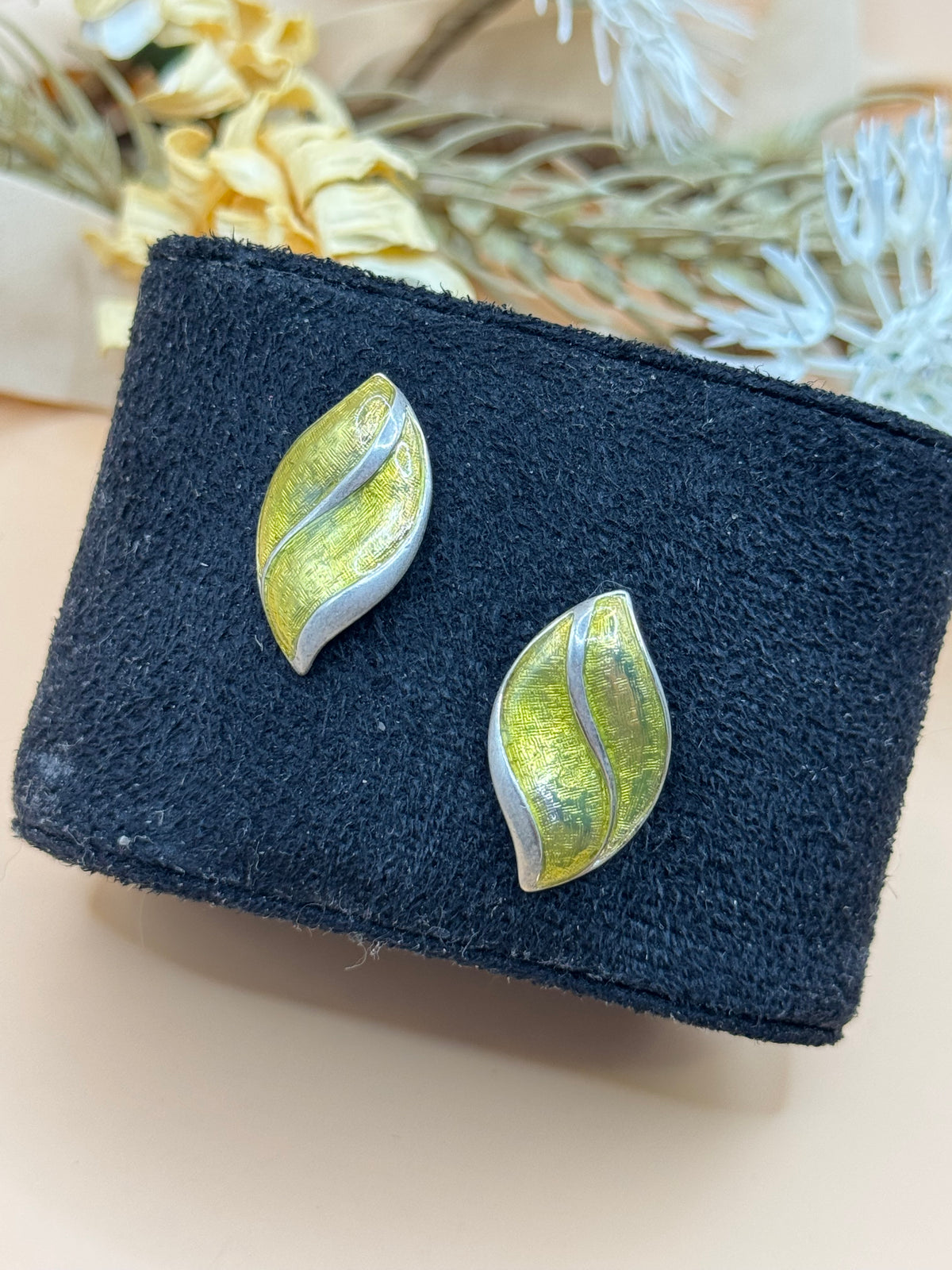 Vintage Green Enamel Silver Tone Leaf Stud Earrings Retro Pierced