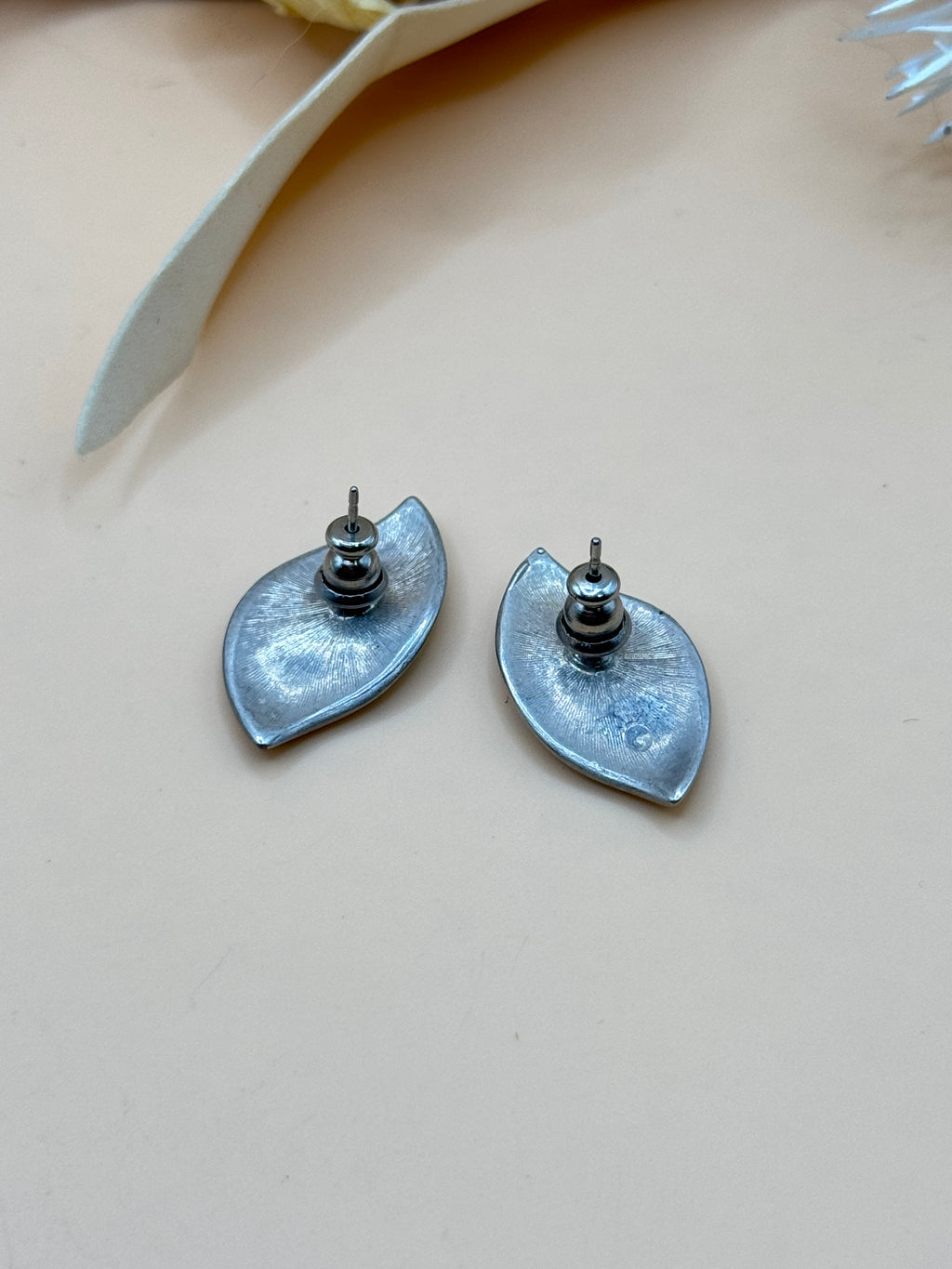 Vintage Green Enamel Silver Tone Leaf Stud Earrings Retro Pierced