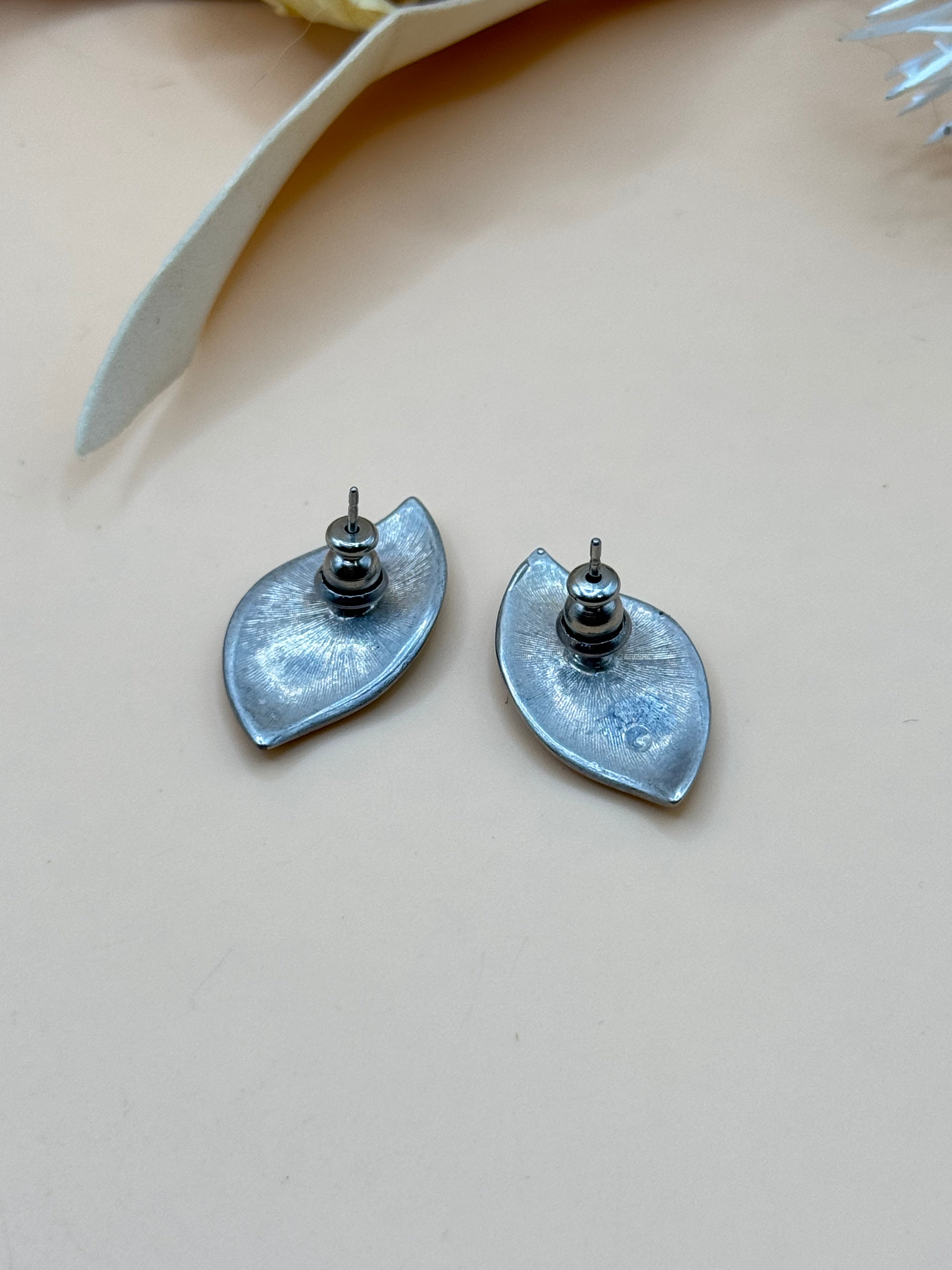Vintage Green Enamel Silver Tone Leaf Stud Earrings Retro Pierced