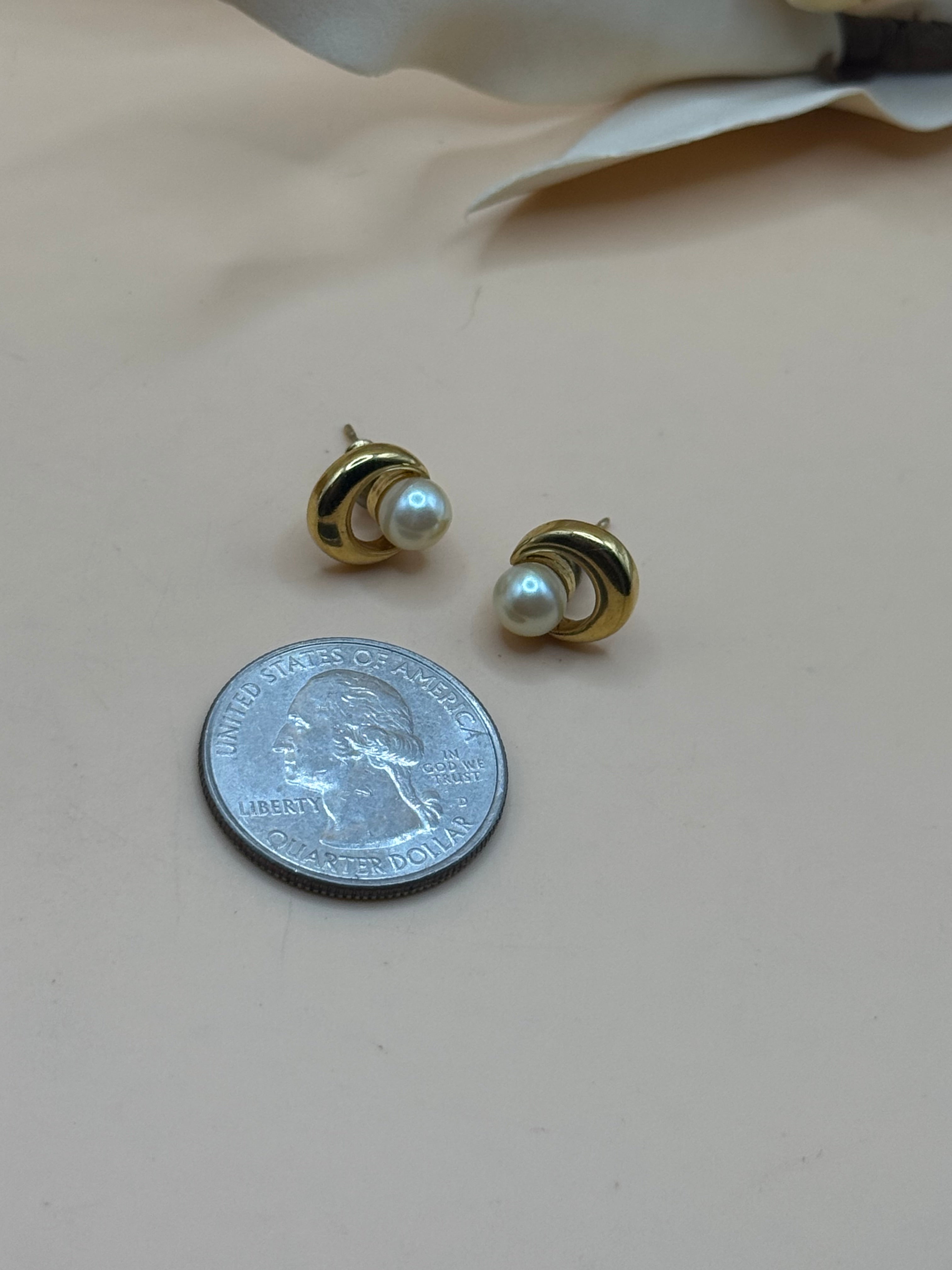 Vintage Gold Tone Faux Pearl Swirl Stud Earrings Classic Elegant