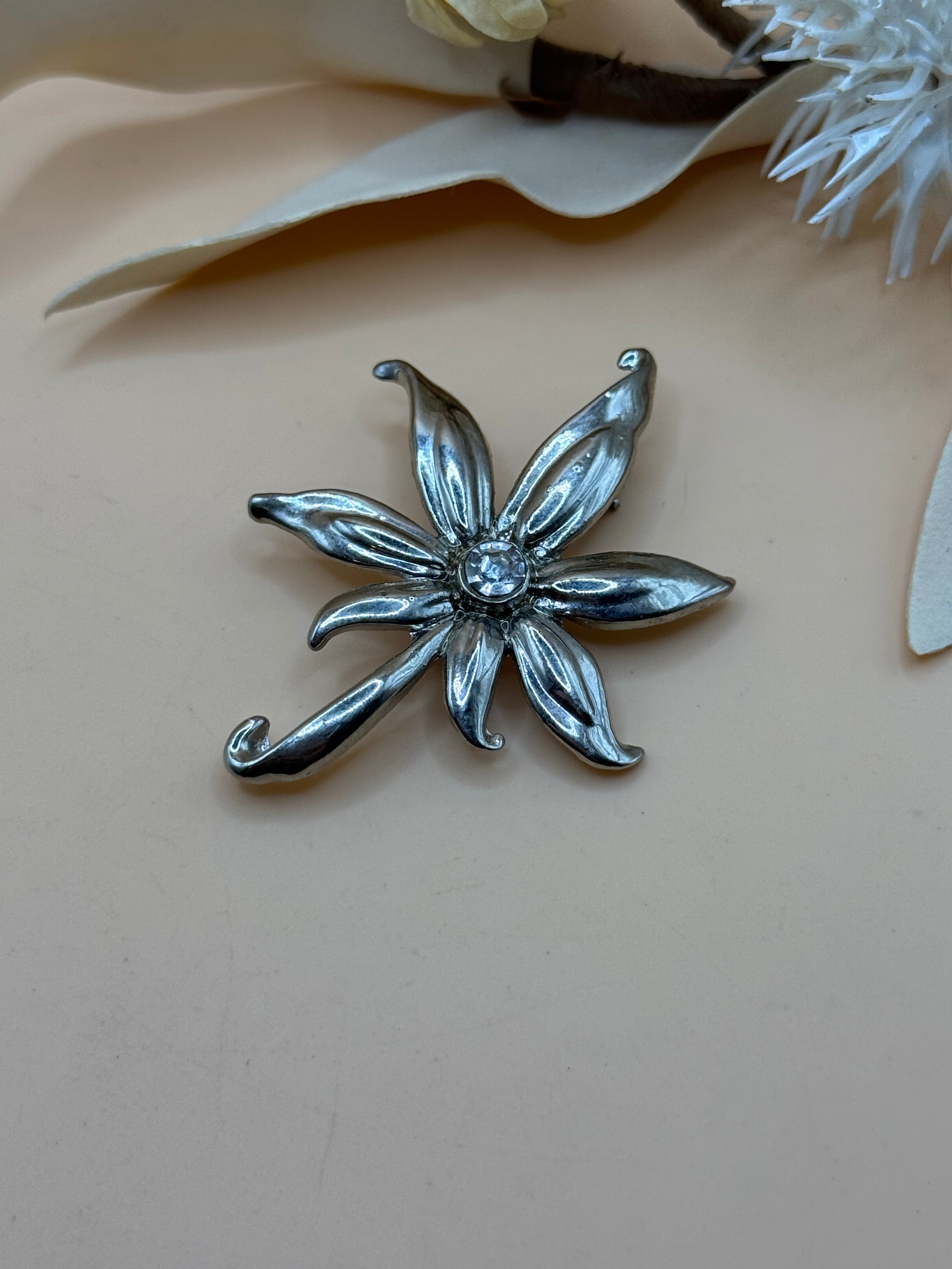 Vintage Silver Tone Floral Flower Brooch Clear Rhinestone Accent Elegant Pin
