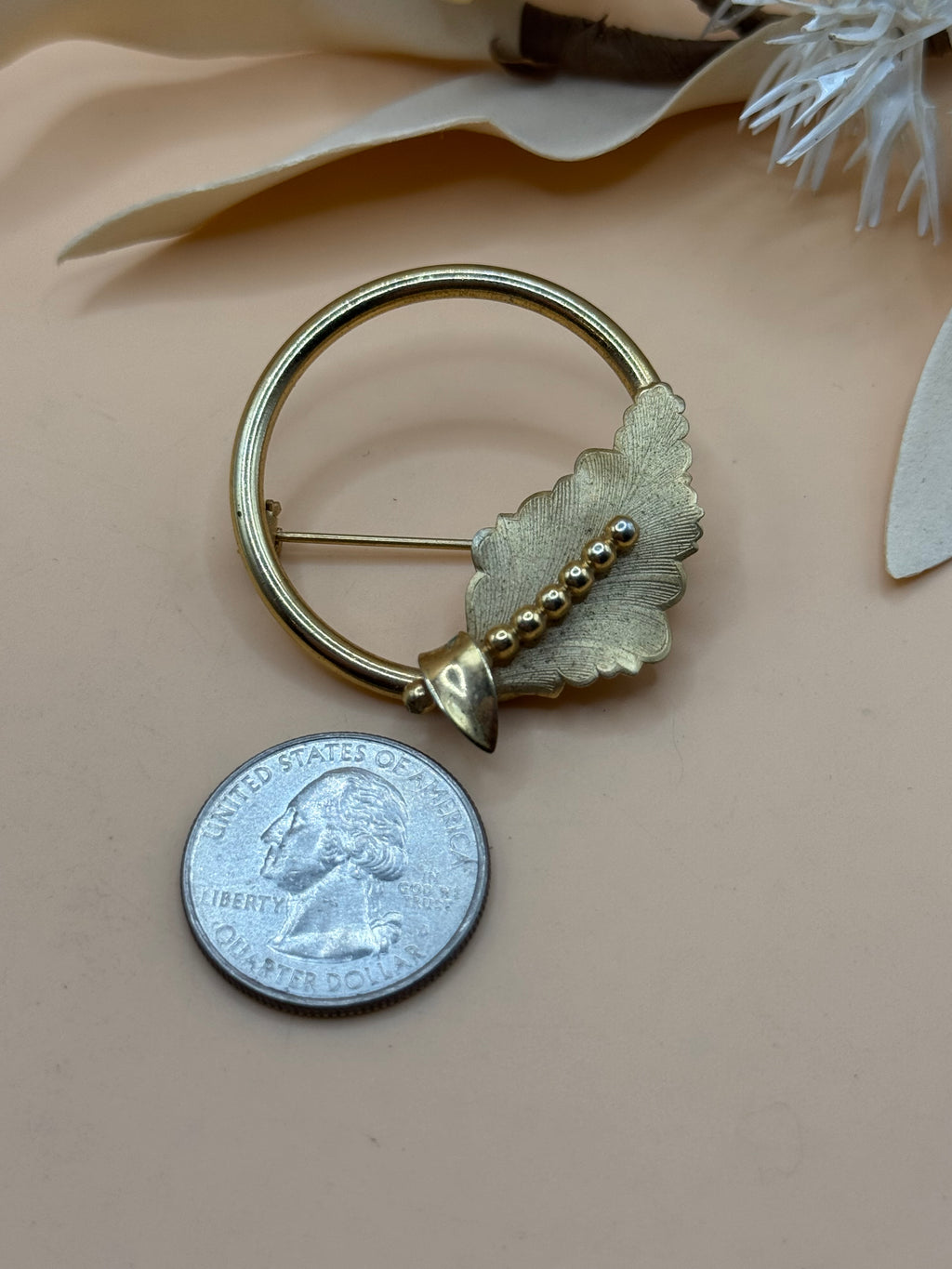 Vintage Gold Tone Circle Wreath Leaf Brooch Pin Classic Elegant Botanical Style