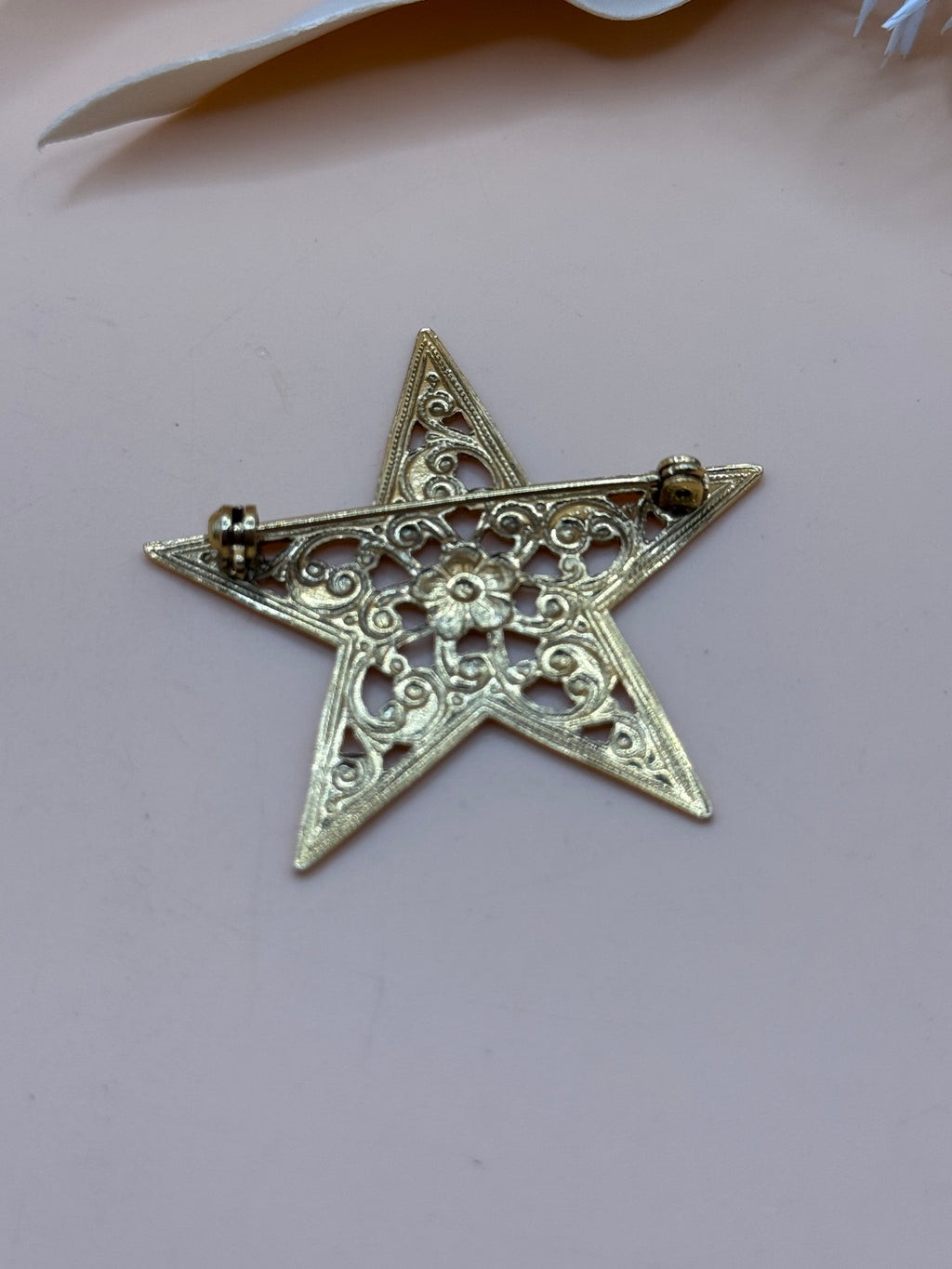 Gold Tone Filigree Star Brooch Pin Floral Openwork Celestial Holiday Accent