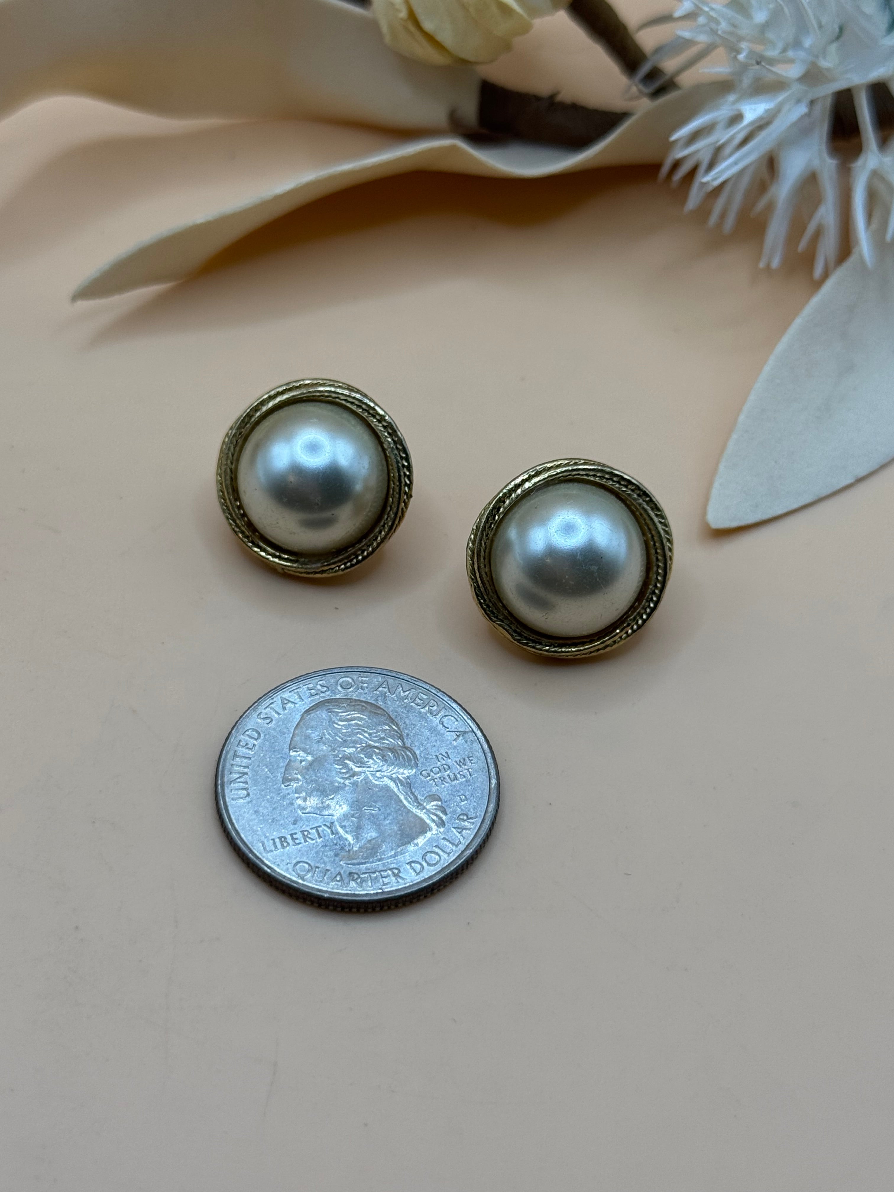 Vintage Gold Tone Pearl Stud Earrings Rope Twist Border