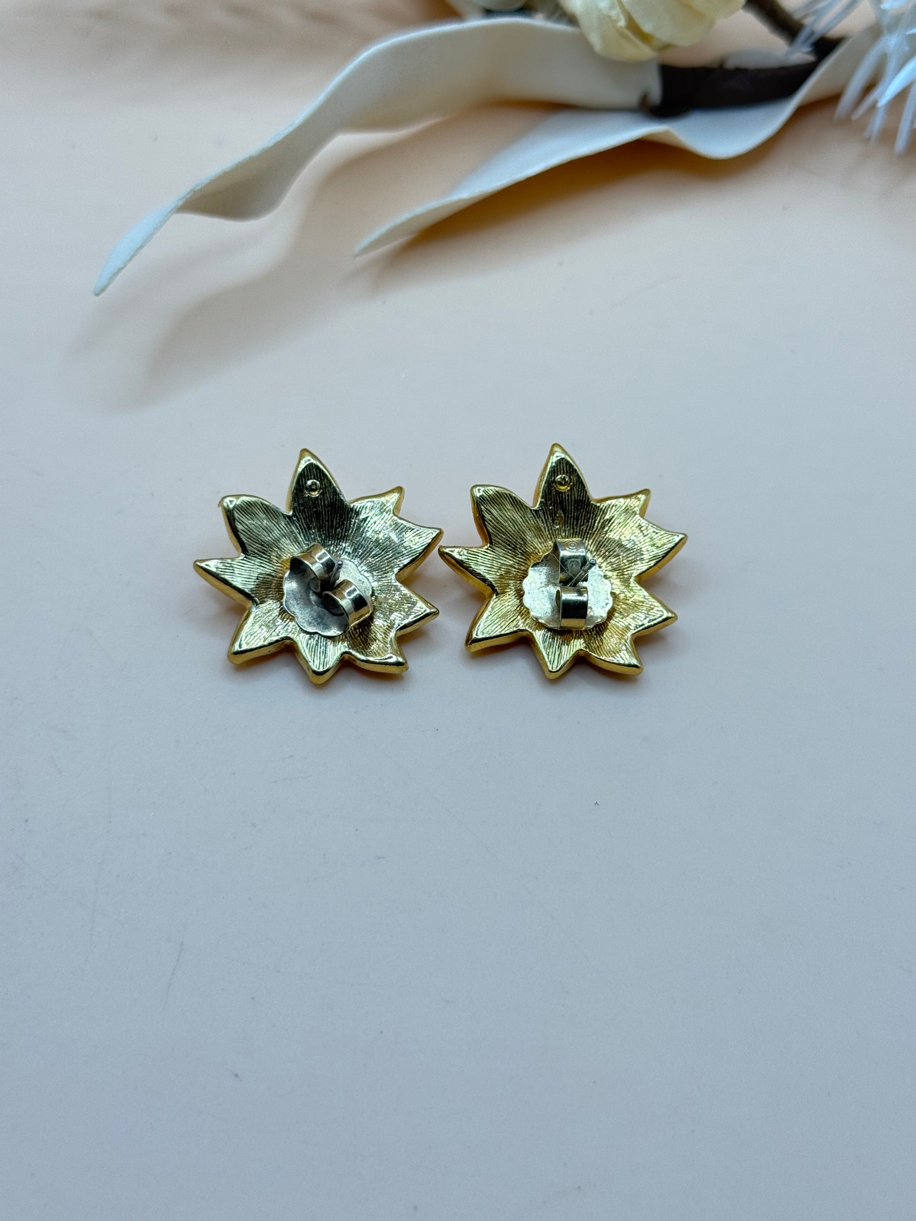 Vintage Yellow Glitter Gold Tone Flower Stud Earrings