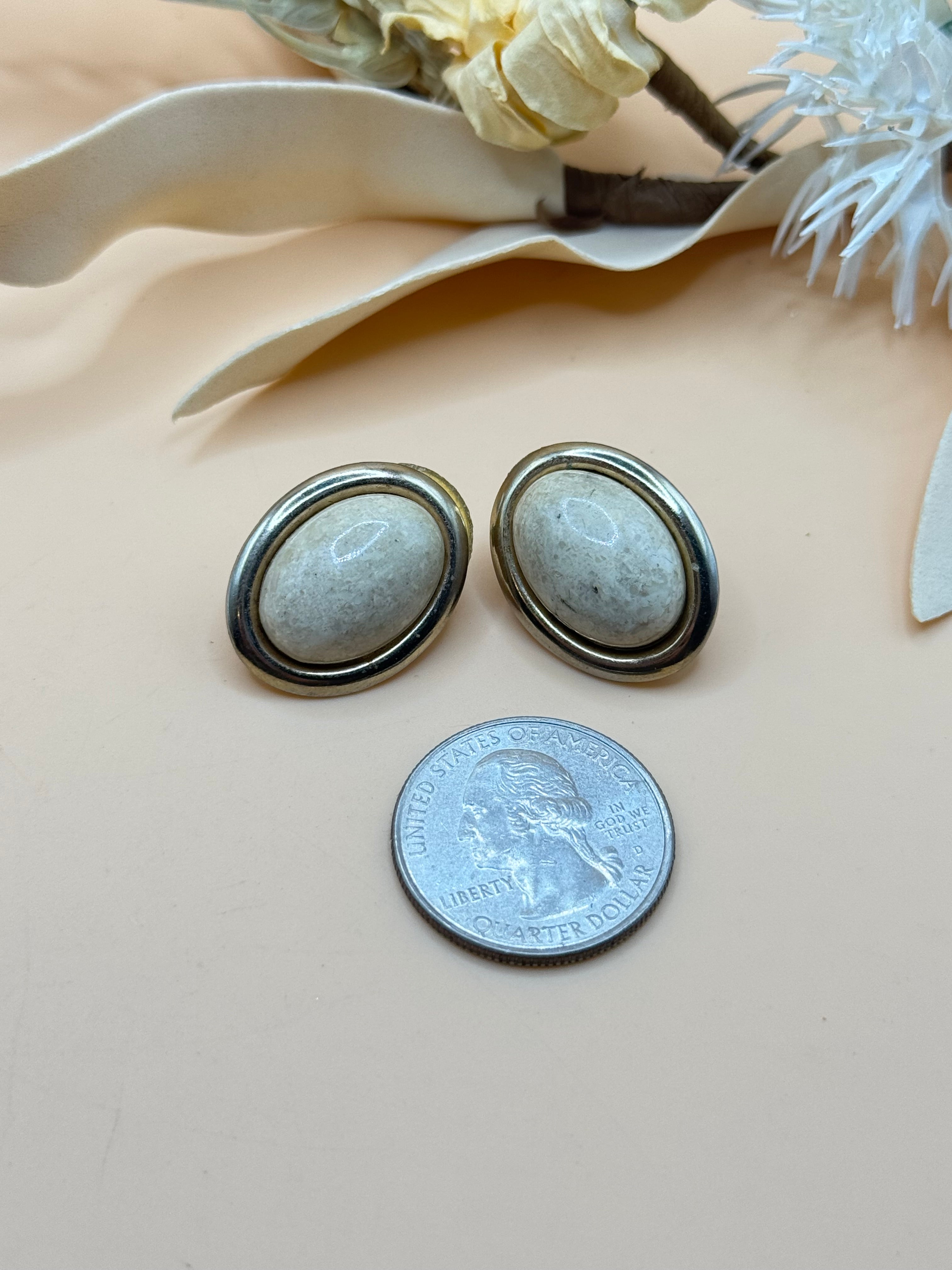 Vintage Cream Oval Cabochon Gold Tone Stud Earrings