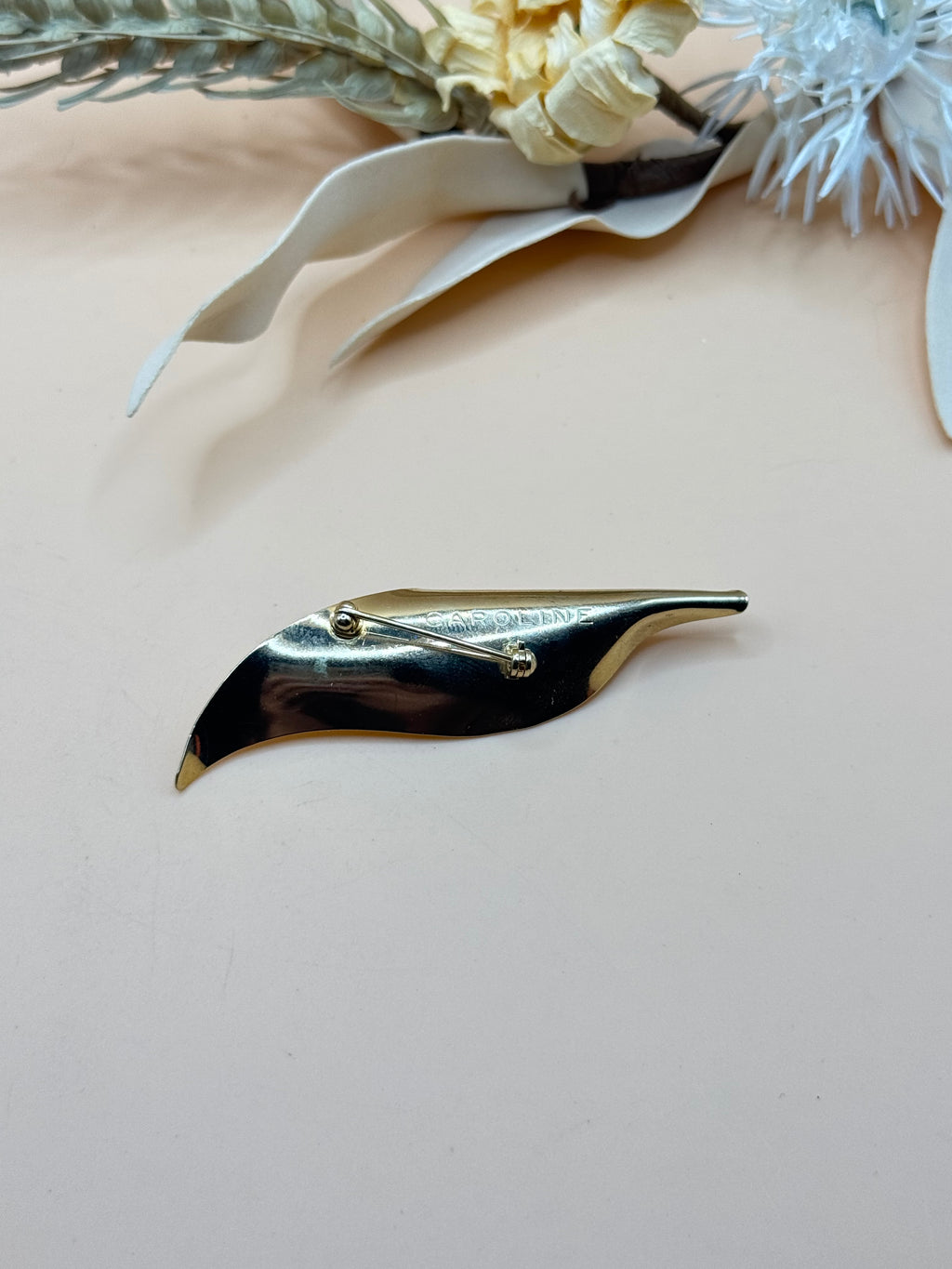 Vintage Caroline Signed Gold Tone Abstract Leaf Brooch