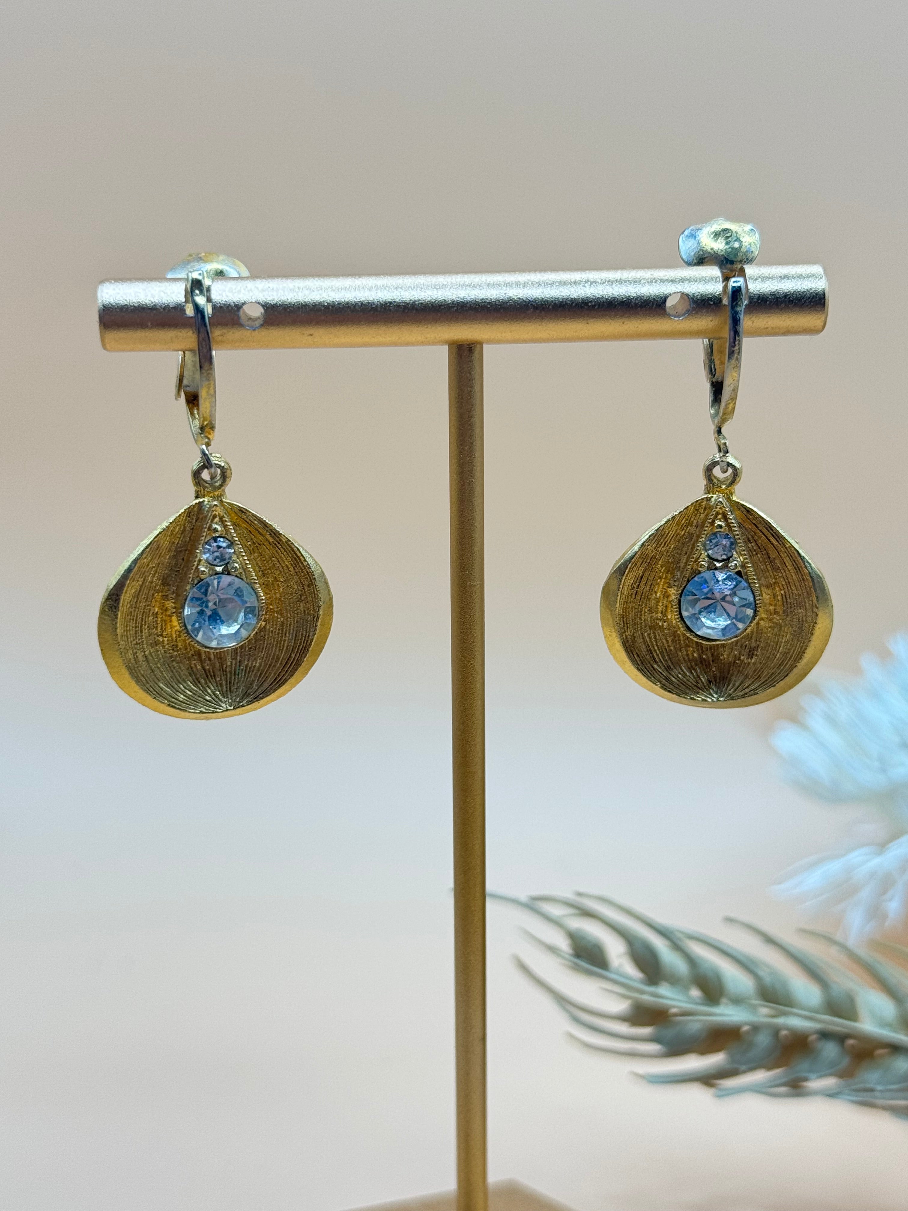 Vintage Gold Tone Clear Rhinestone Shell Drop Clip-On Earrings